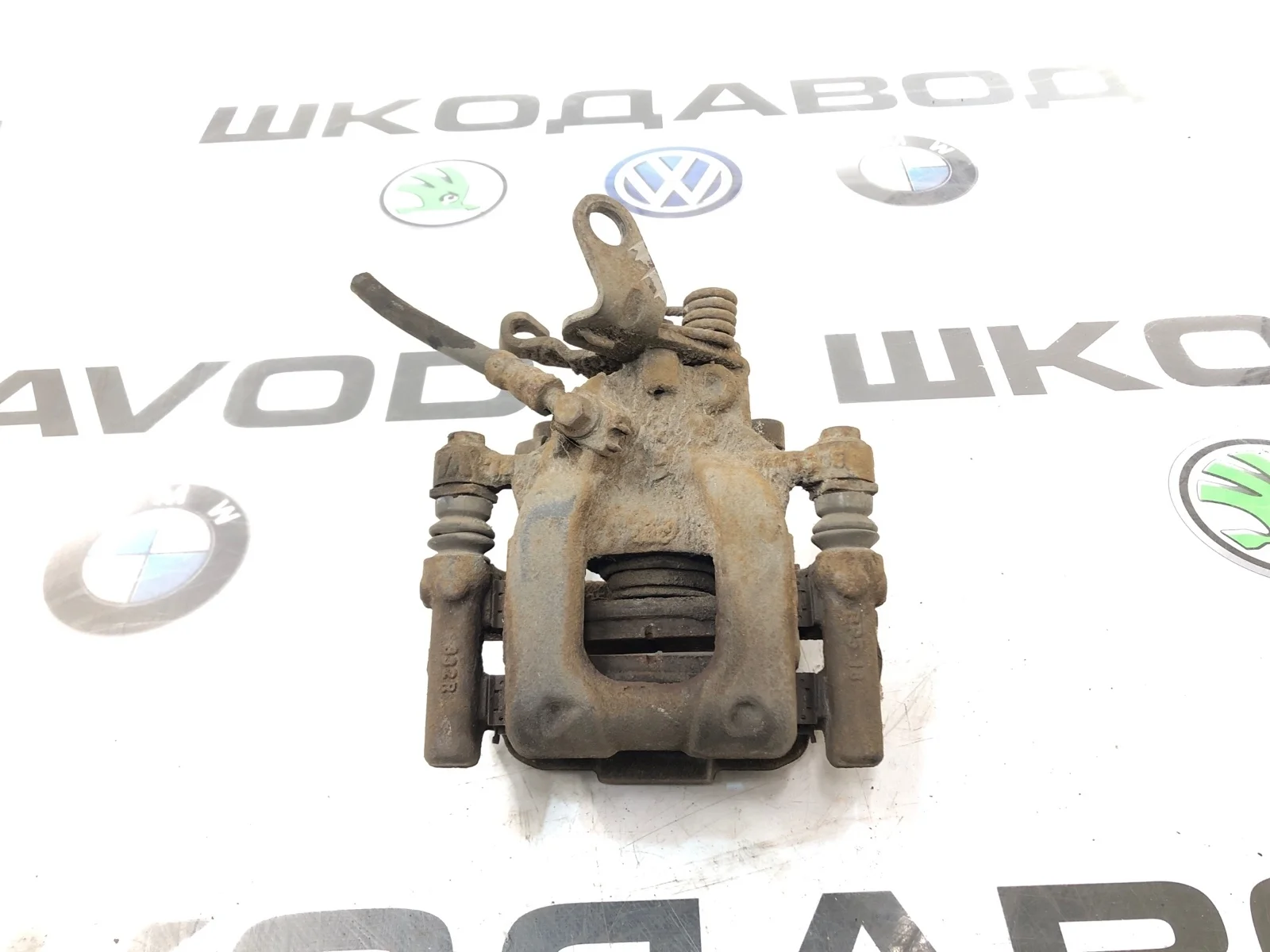 Суппорт тормозной Skoda Yeti 2014 5K0615424 5L 2.0 CFJA, задний правый