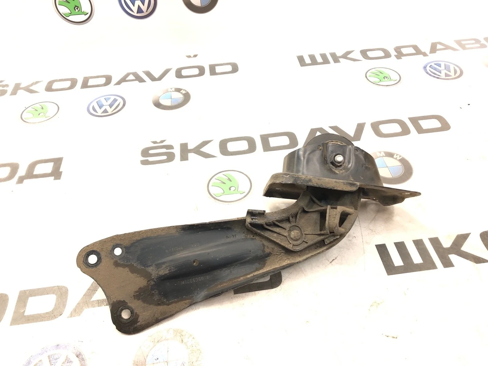 Рычаг продольный Skoda Yeti 2014 1K0505223K 5L 2.0 CFJA, задний левый