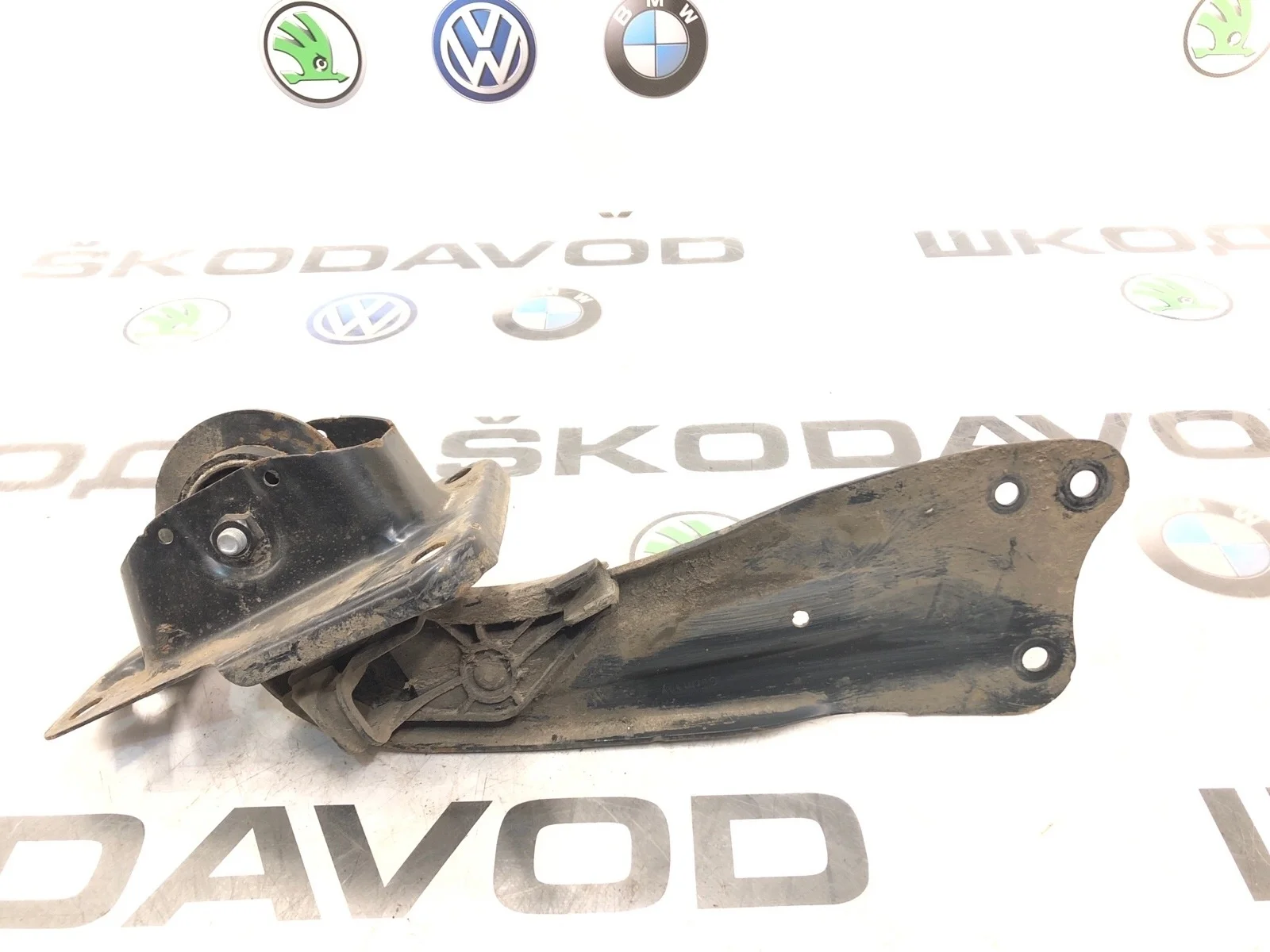 Рычаг продольный Skoda Yeti 2014 1K0505224K 5L 2.0 CFJA, задний правый