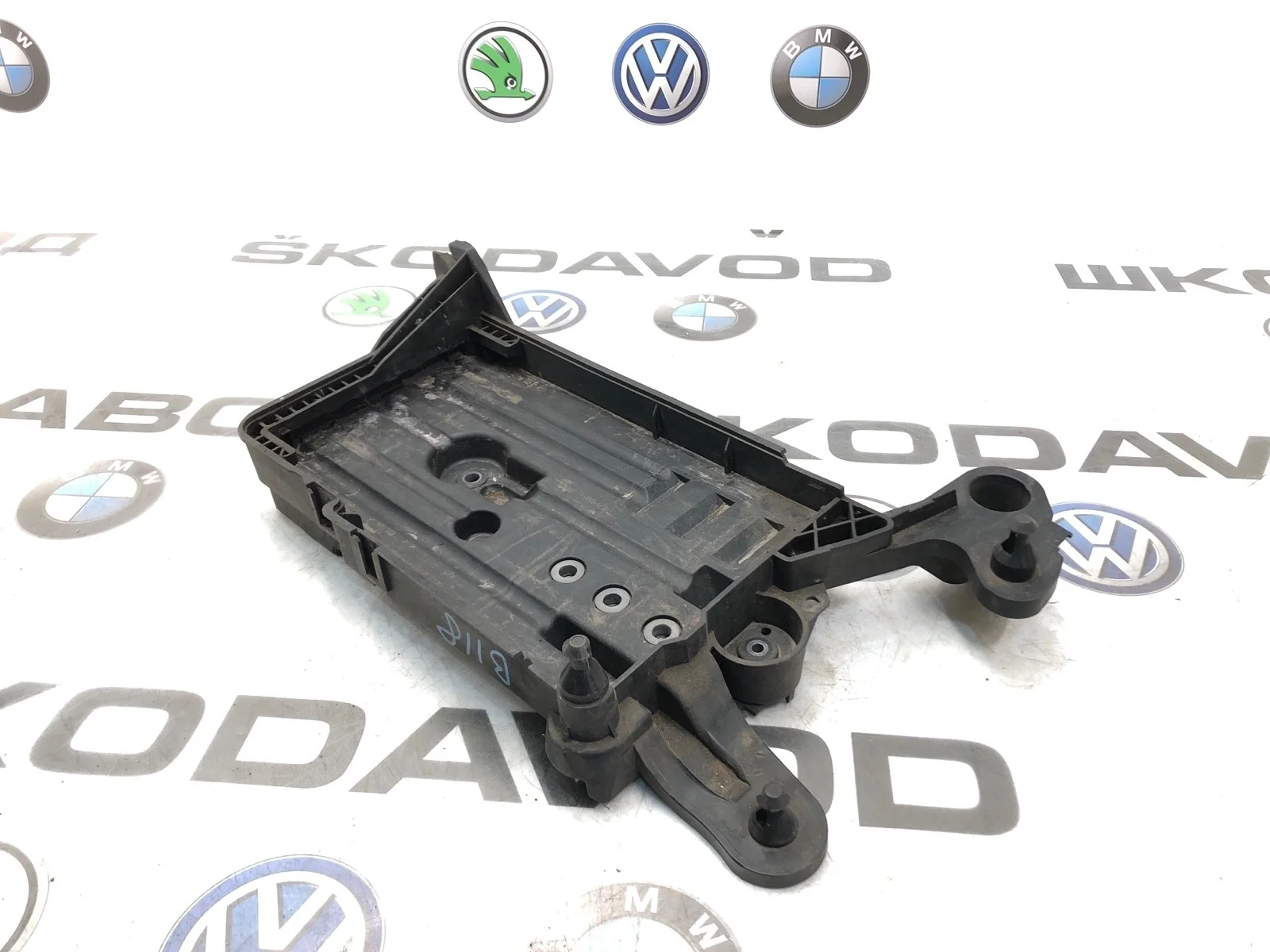 Площадка аккумулятора (АКБ) Skoda Octavia 2015 5Q0915321H A7 (5E) 2.0 CKFC