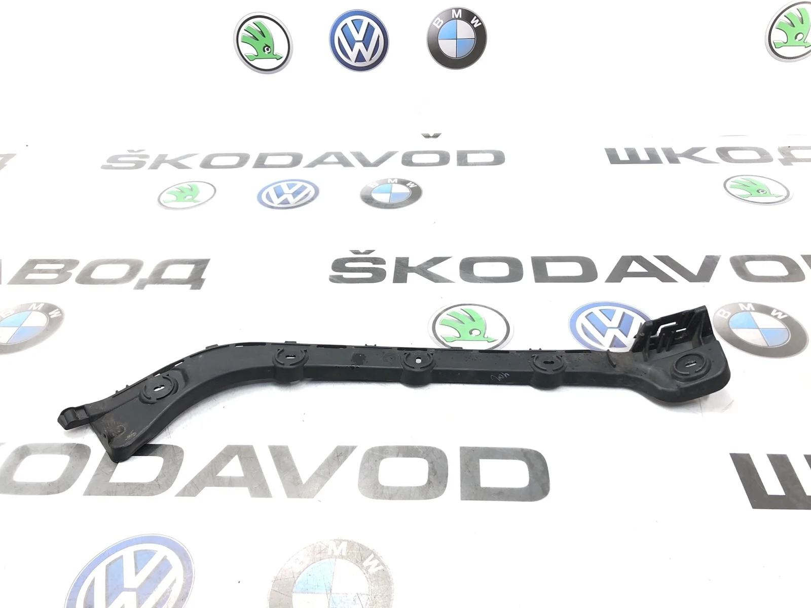 Направляющая бампера Skoda Octavia 2015 5E5807394 A7 (5E) 2.0 CKFC, задняя правая