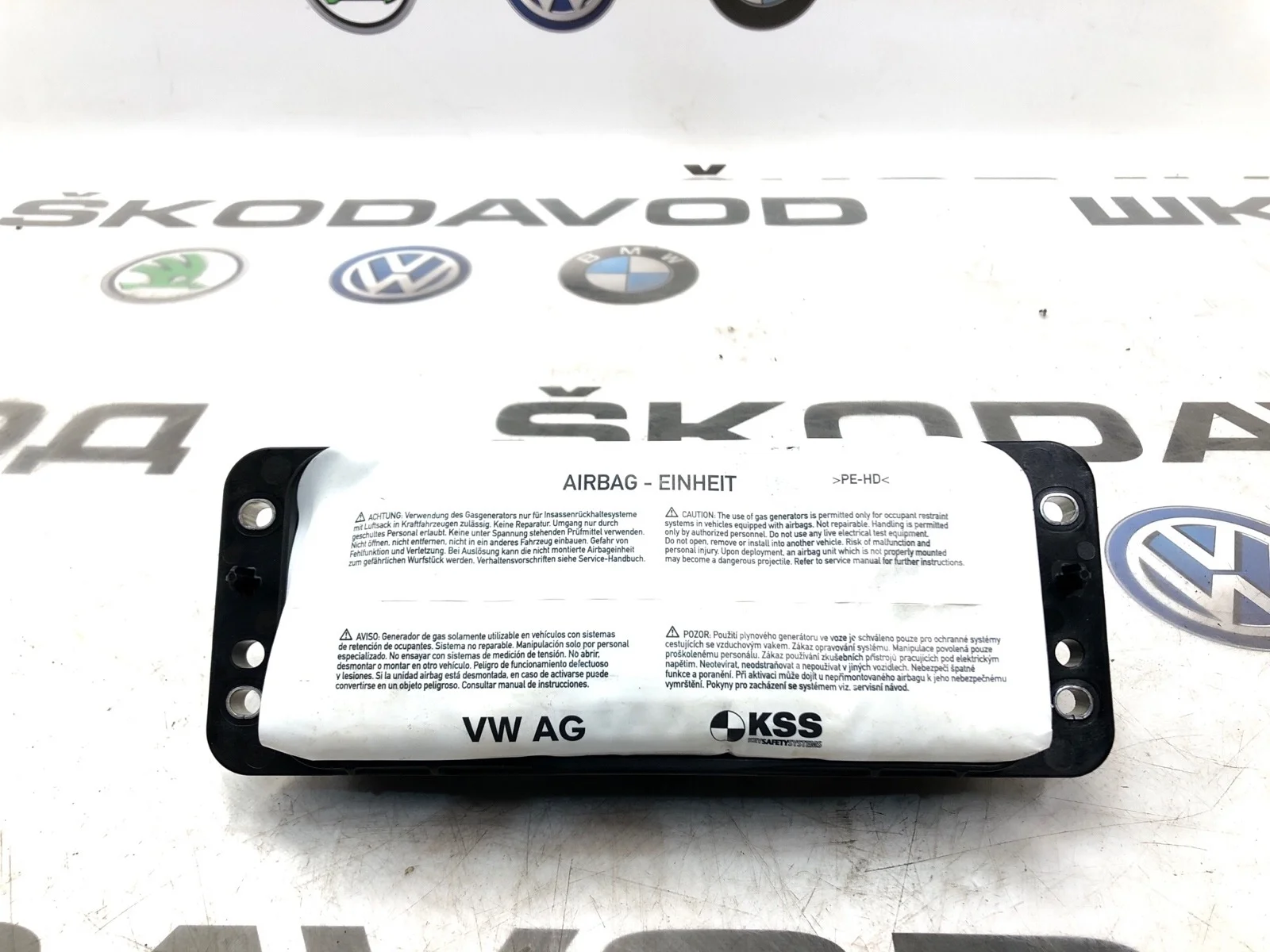 Подушка безопасности пассажира Skoda Octavia 8V0880204D A7 (5E)