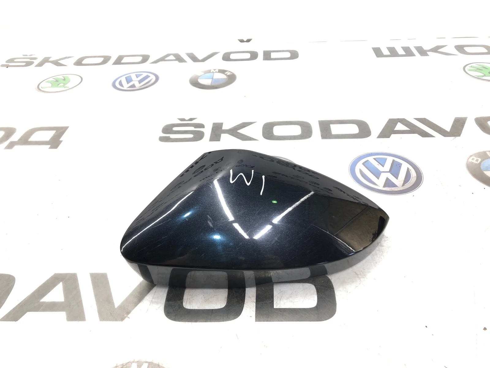 Колпак зеркала заднего вида Skoda Octavia 5E0857537A A7 (5E), левый