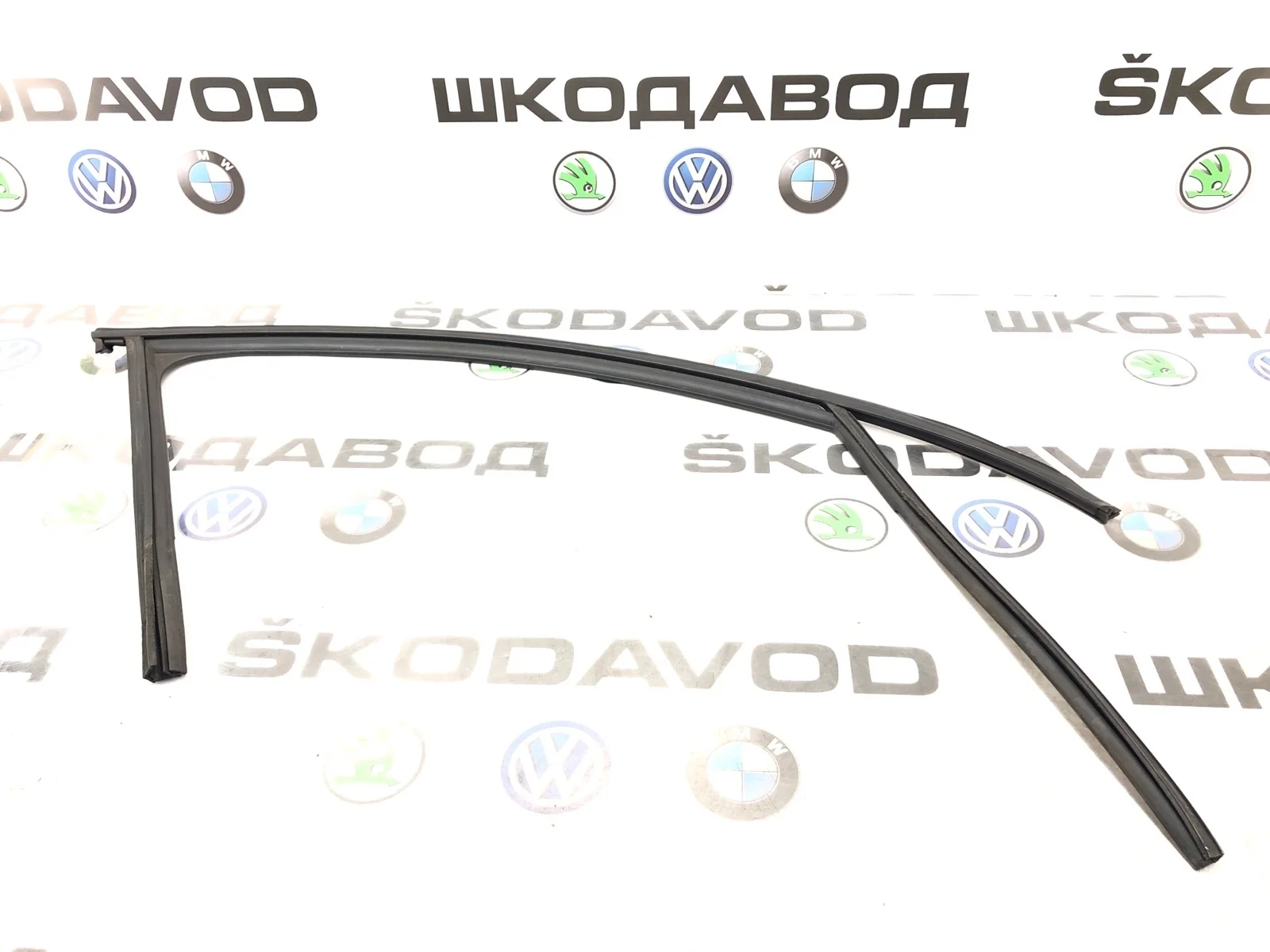 Уплотнитель стекла Skoda Octavia 5E0837432A5AP A7 (5E), передний правый