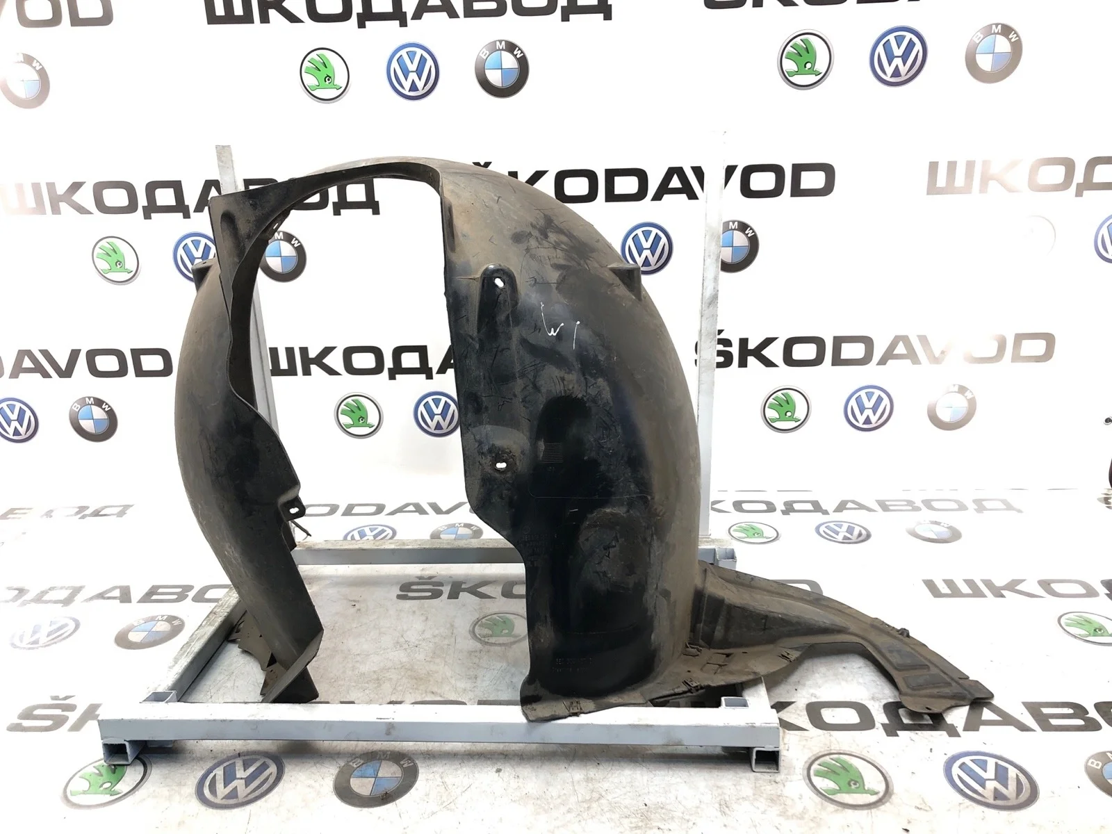 Подкрылок Skoda Octavia 5E0809957D A7 (5E), передний левый