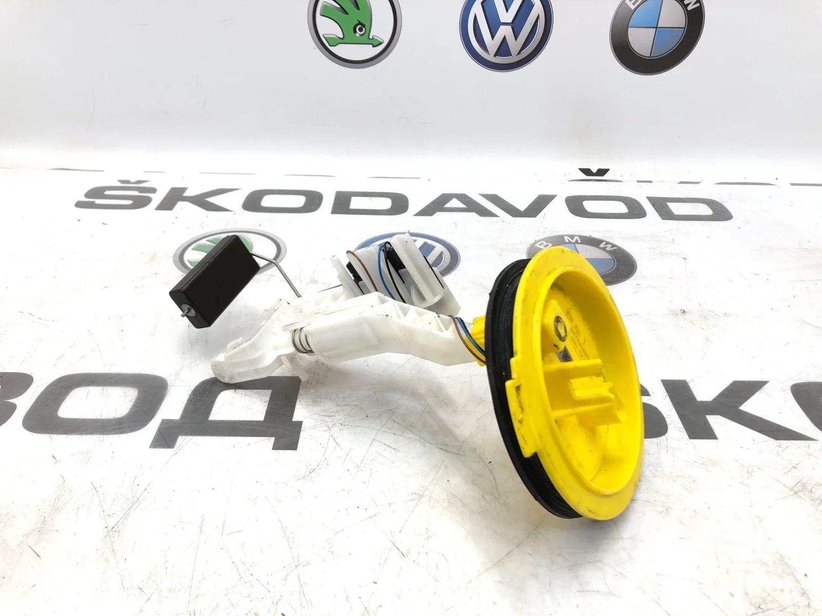 Датчик уровня топлива Skoda Yeti 2010 1K0919673AK 5L 2.0 CFHF