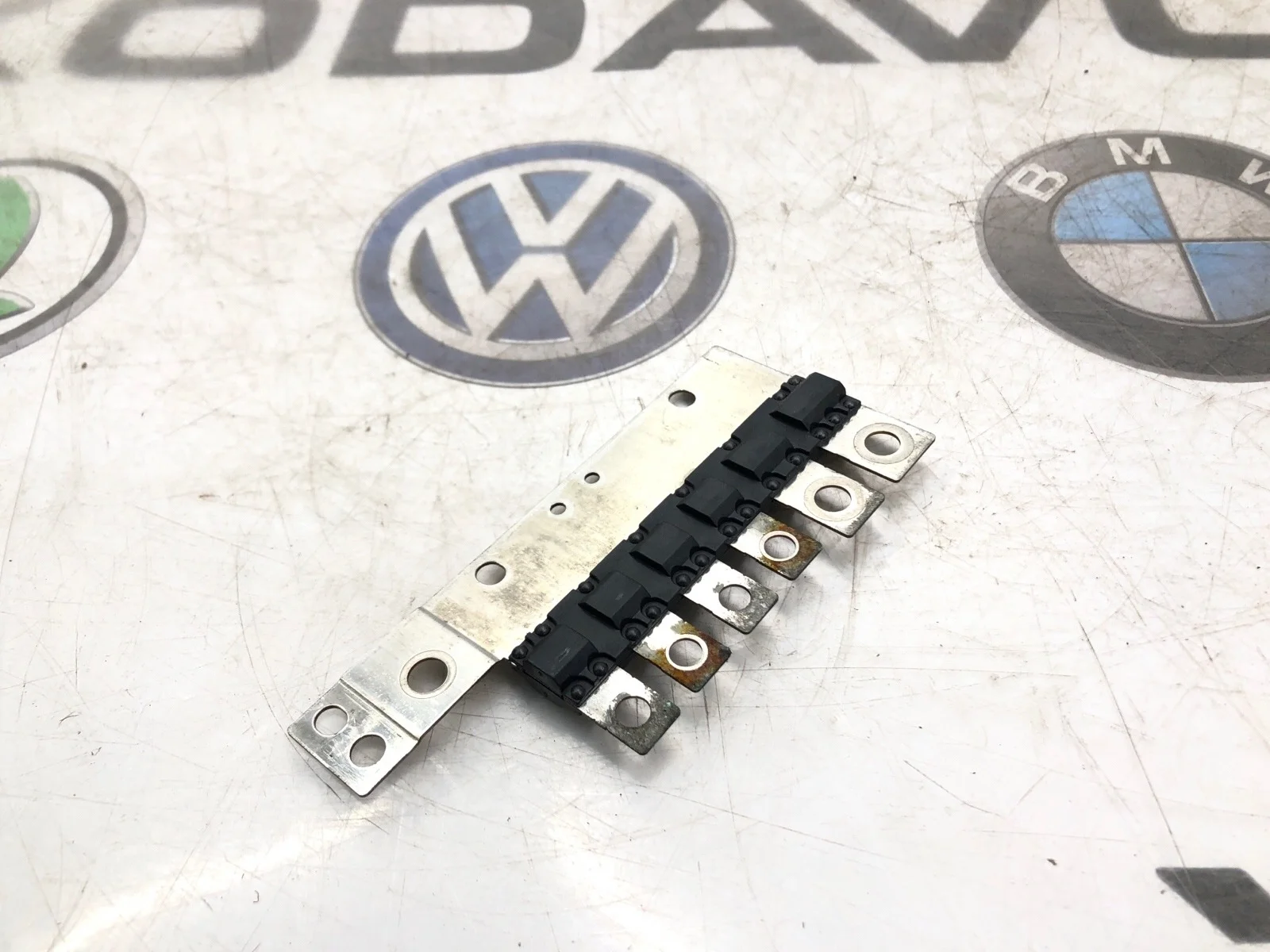 Предохранитель Skoda Yeti 2010 1K0937629A 5L 2.0 CFHF