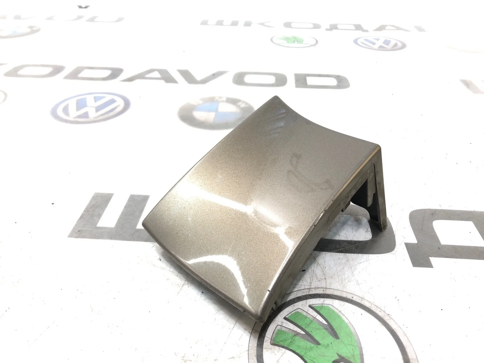 Планка под фонарь Skoda Yeti 2010 5L6813346 5L 2.0 CFHF, задняя правая