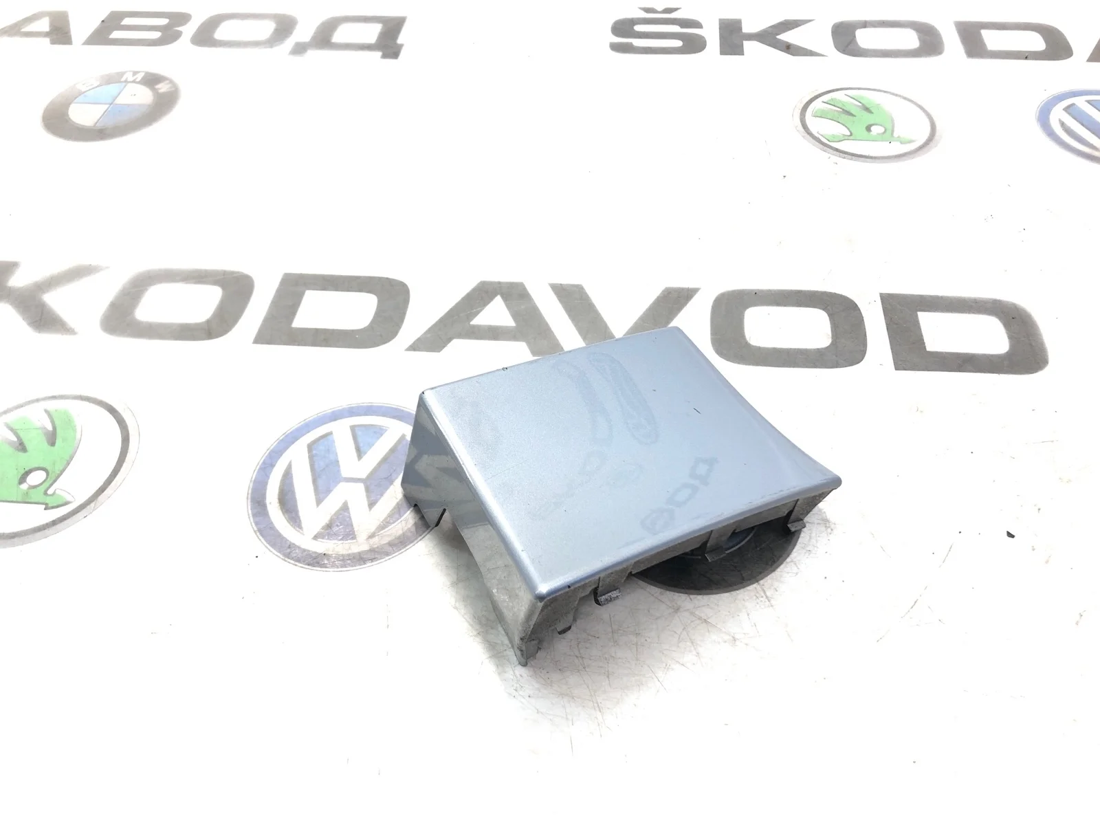 Планка под фонарь Skoda Yeti 2009 5L6813346 5L 2.0 CBDB, задняя правая