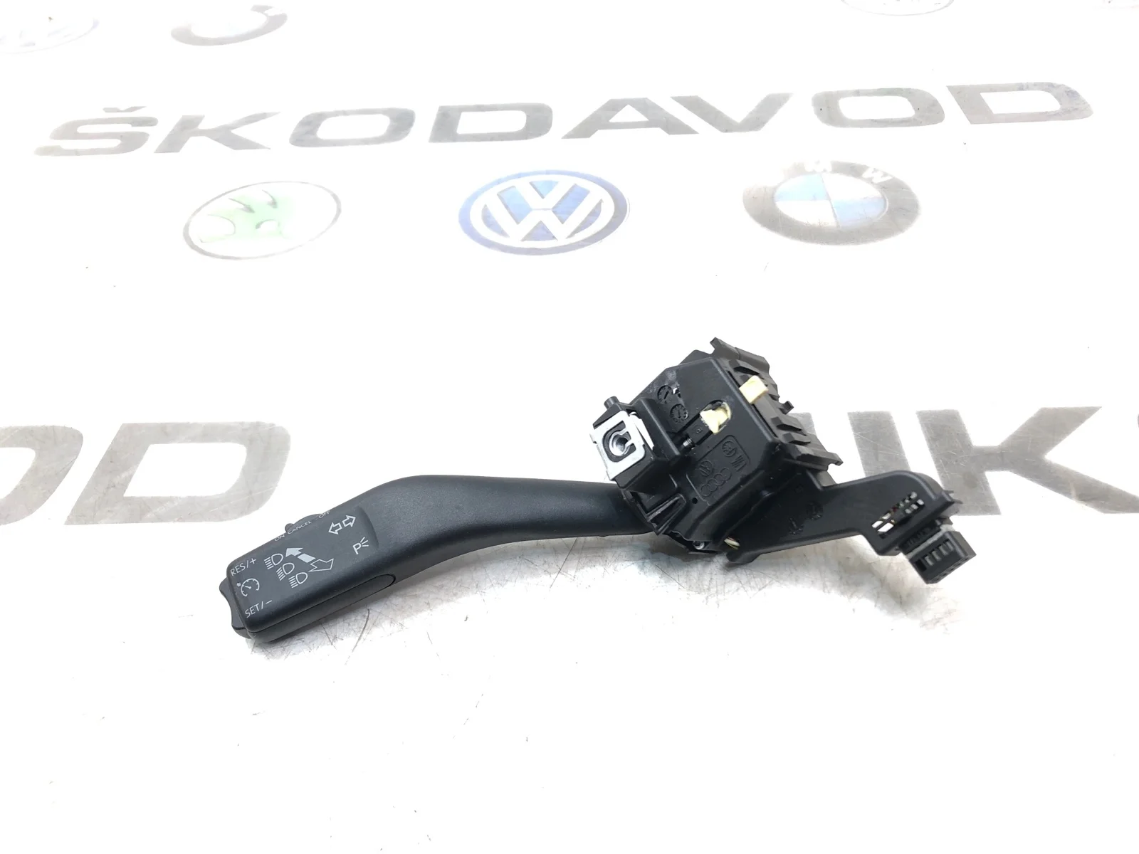 Подрулевой переключатель поворотников Skoda Yeti 2009 1K0953513G9B9 5L 2.0 CBDB