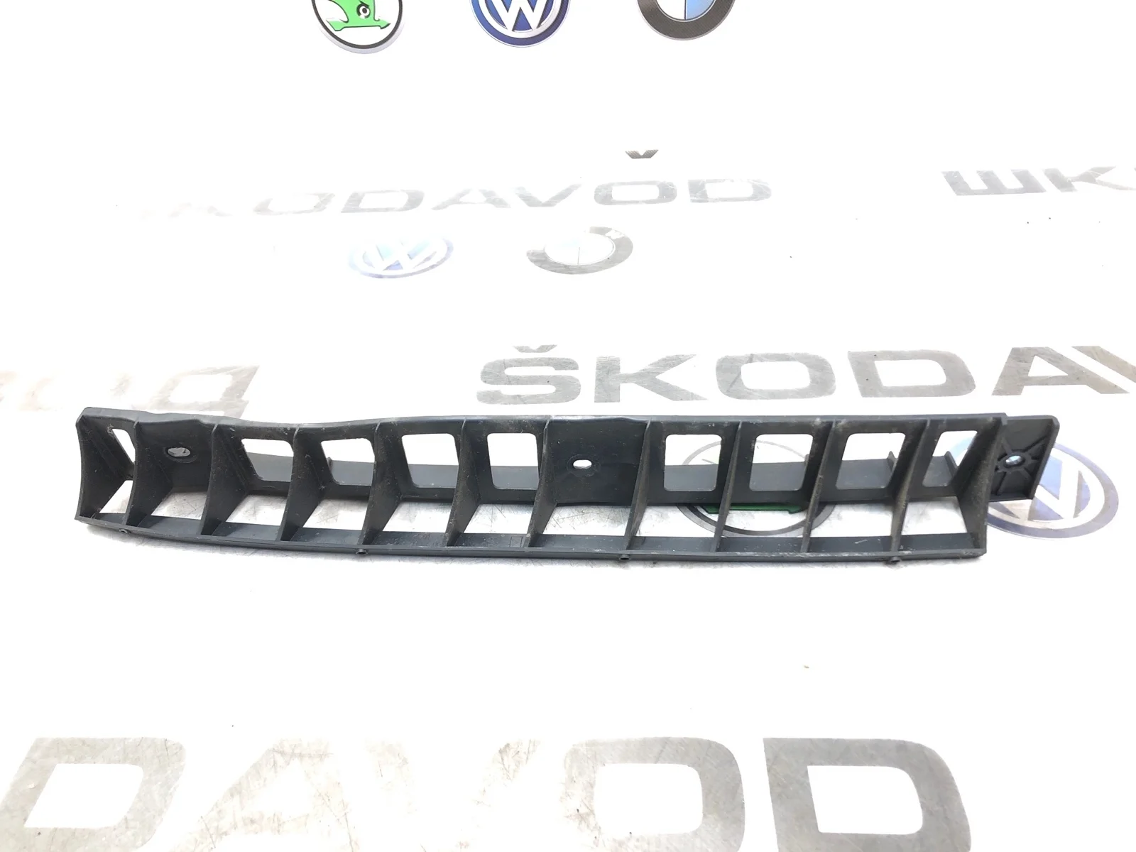 Направляющая бампера Skoda Yeti 2009 5L6807864 5L 2.0 CBDB, задняя правая