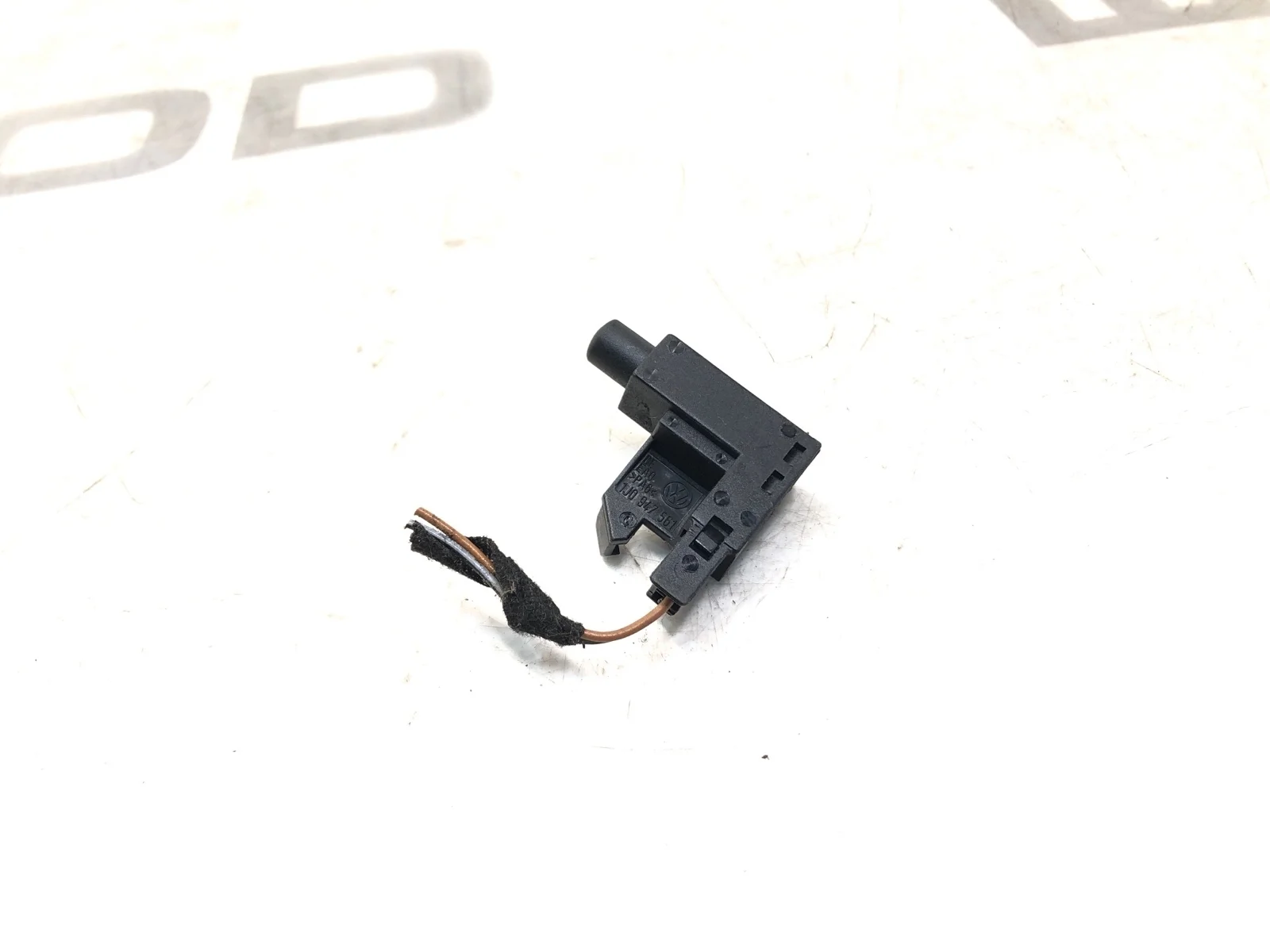 Выключатель концевой стояночного тормоза Skoda Yeti 2009 1J0947561 5L 2.0 CBDB