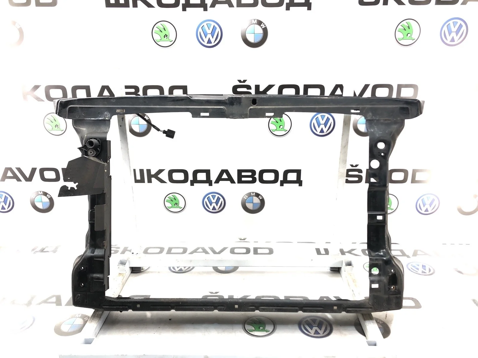 Телевизор Рамка радиатора Skoda Yeti 2009 5L0805591 5L 2.0 CBDB