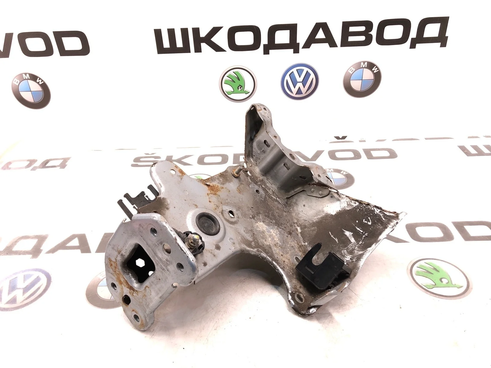 Лонжерон Skoda Yeti 2009 1K0804181B 5L 2.0 CBDB, передний левый