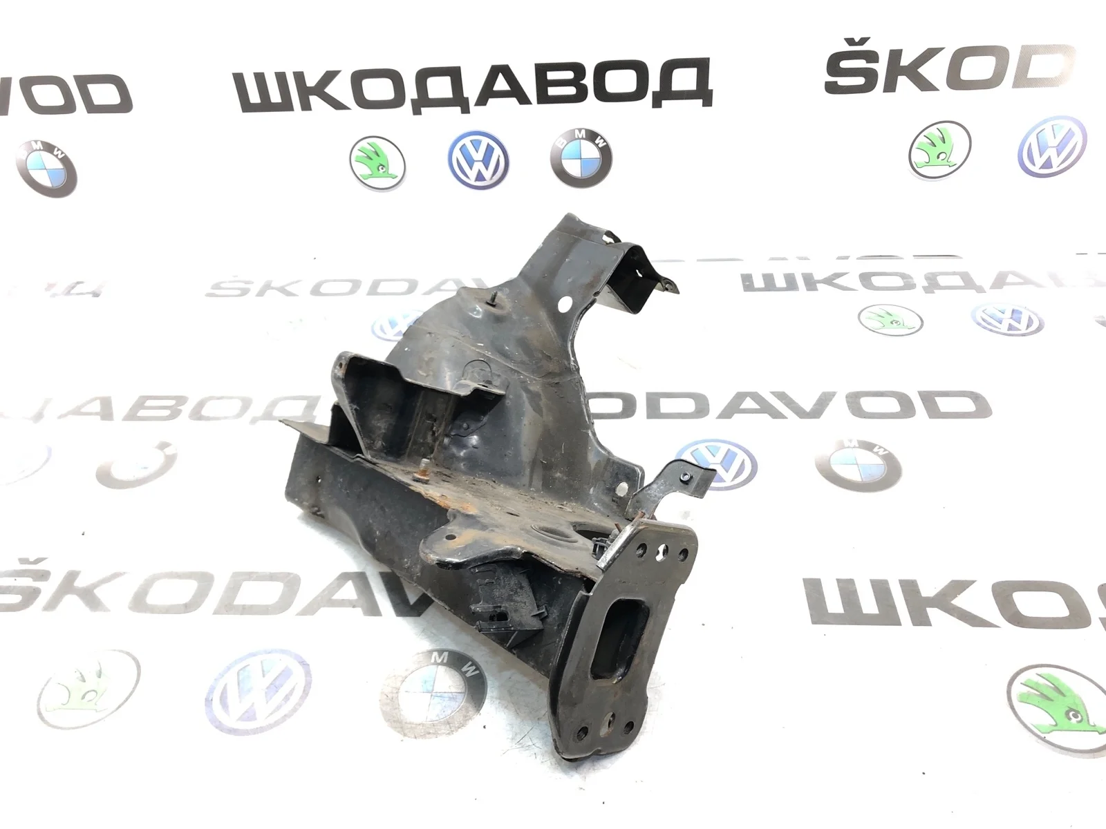 Лонжерон Skoda Yeti 2010 1K0804181B 5L 2.0 CFHF, передний левый