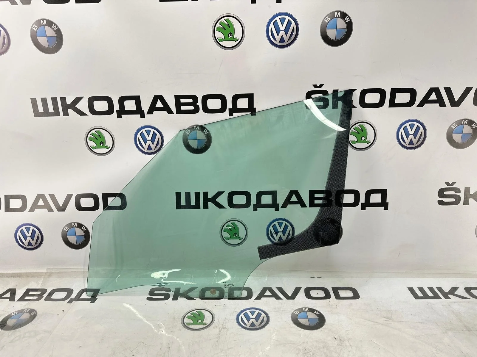 Стекло двери Skoda Yeti 2009 5L0845021C 5L 1.8 CDAB, переднее левое