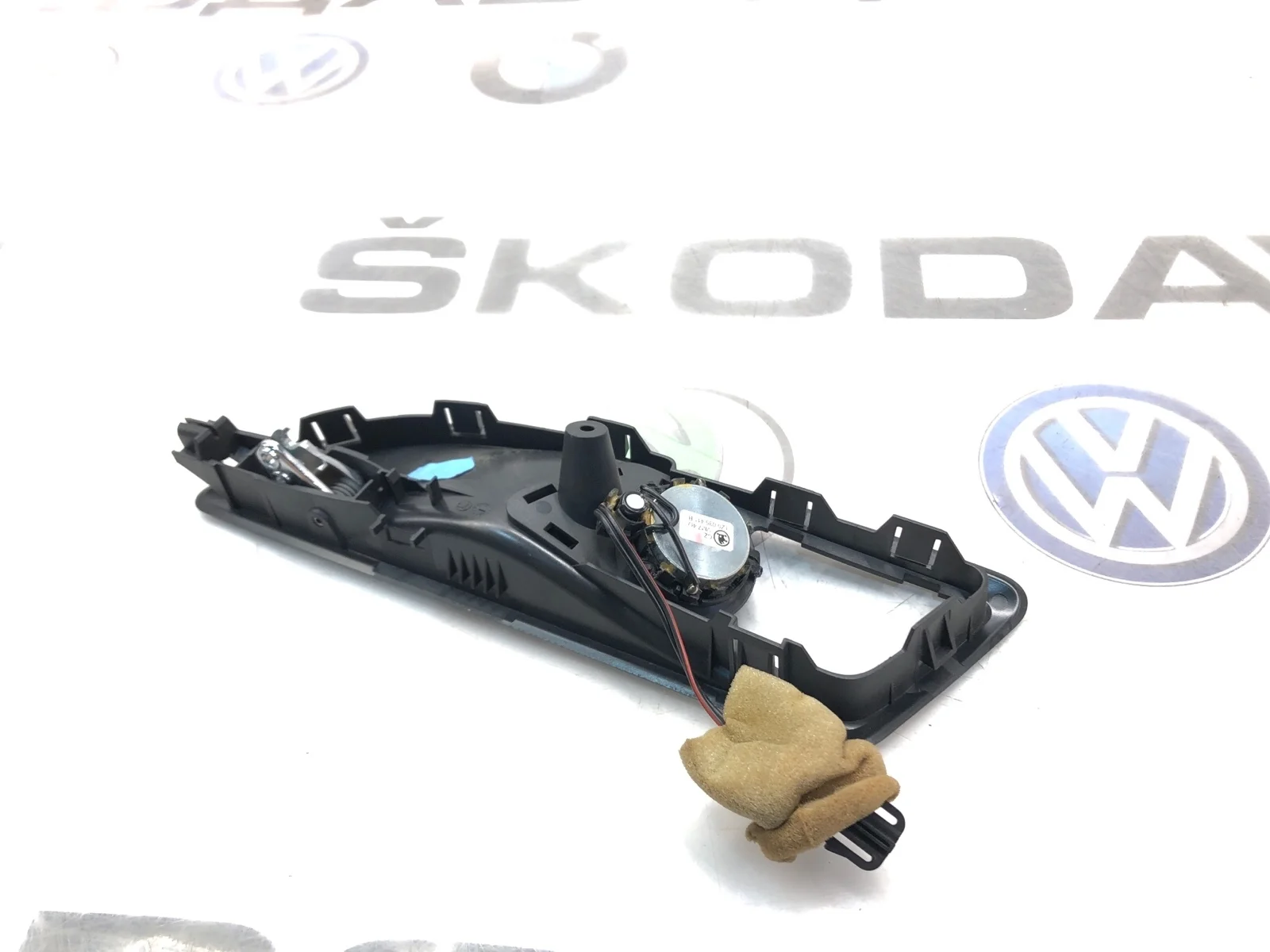 Динамик высокочастотный Skoda Yeti 2009 1Z0035411B 5L 1.8 CDAB, передний правый