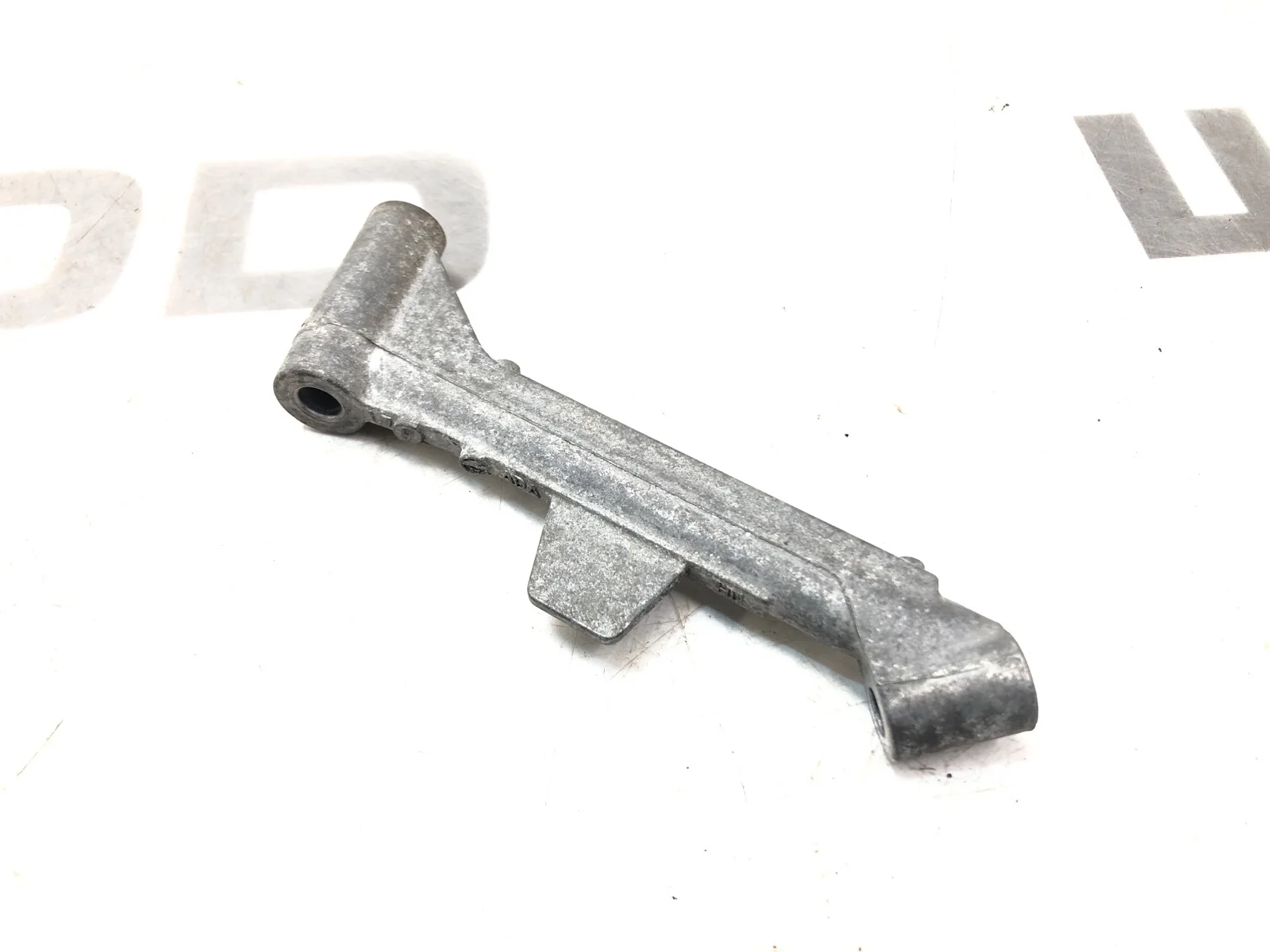 Кронштейн турбины Skoda Octavia RS 2010 06H129723E A5 (1Z) 2.0 CCZA