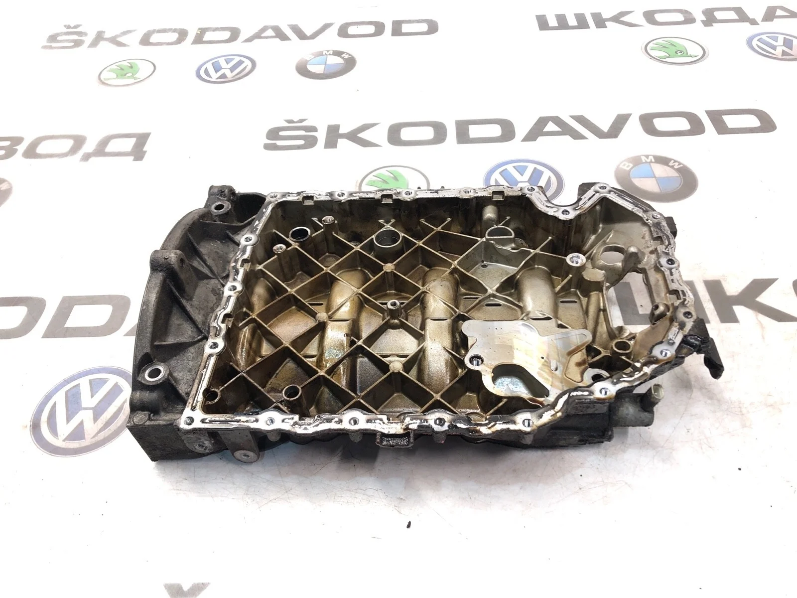 Масляный поддон двигателя Skoda Octavia RS 2010 06J103603AF A5 (1Z) 2.0 CCZA