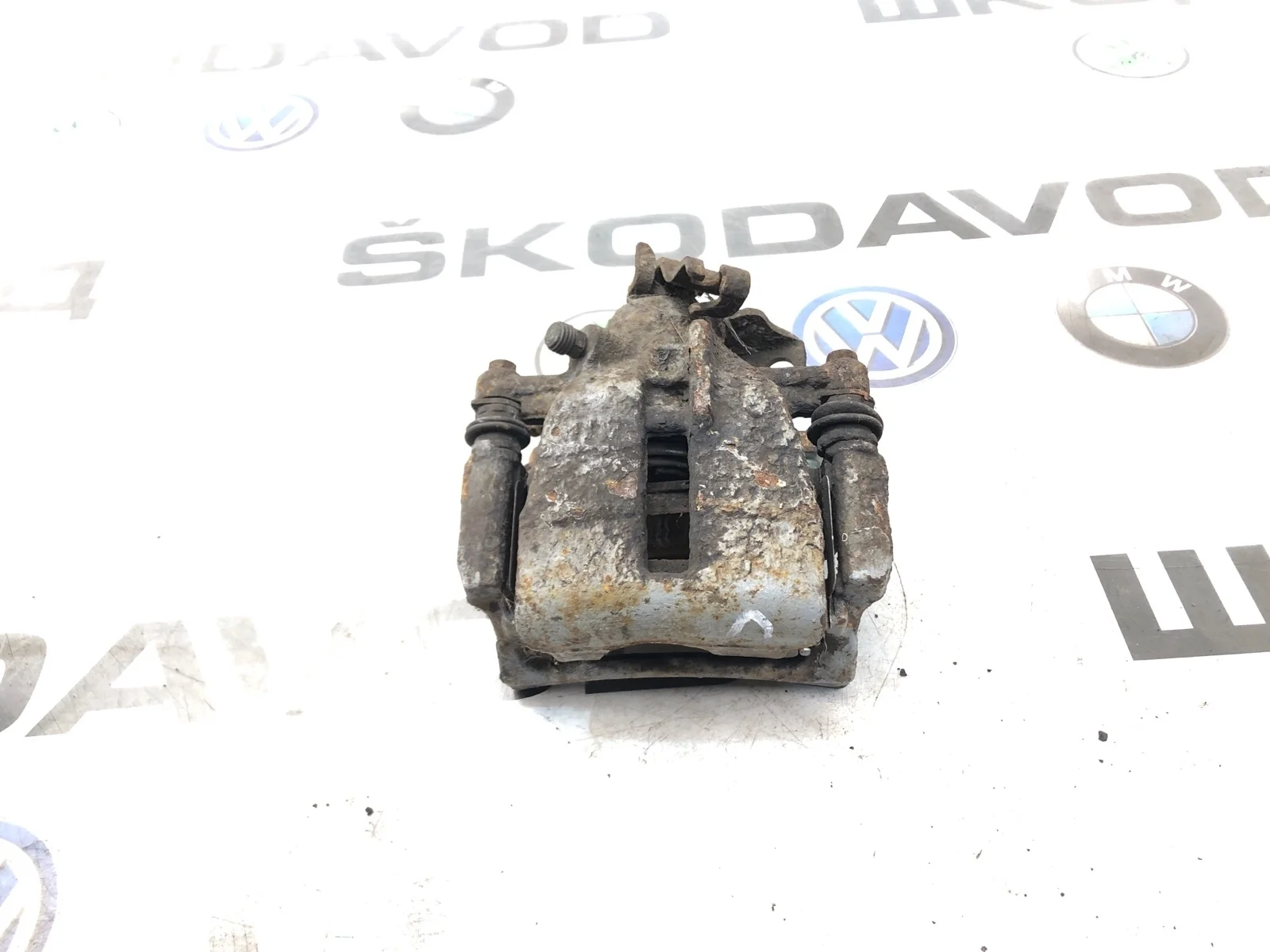 Суппорт тормозной Volkswagen Transporter 2006 7H0615423A T5 2.5 BNZ, задний левый