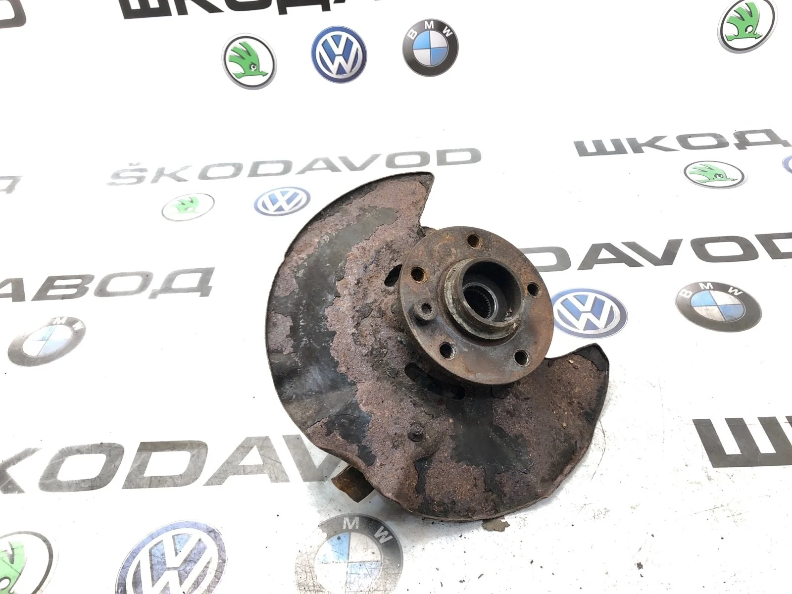 Кулак поворотный Volkswagen Transporter 2006 7H0407258G T5 2.5 BNZ, передний правый