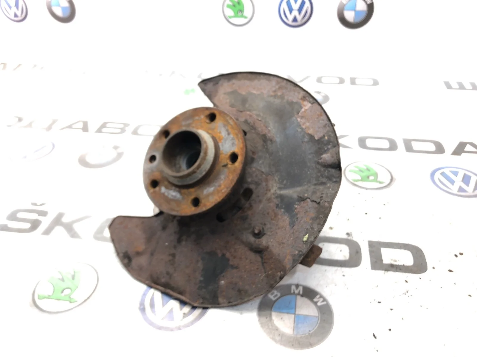 Кулак поворотный Volkswagen Transporter 2006 7H0407257G T5 2.5 BNZ, передний левый