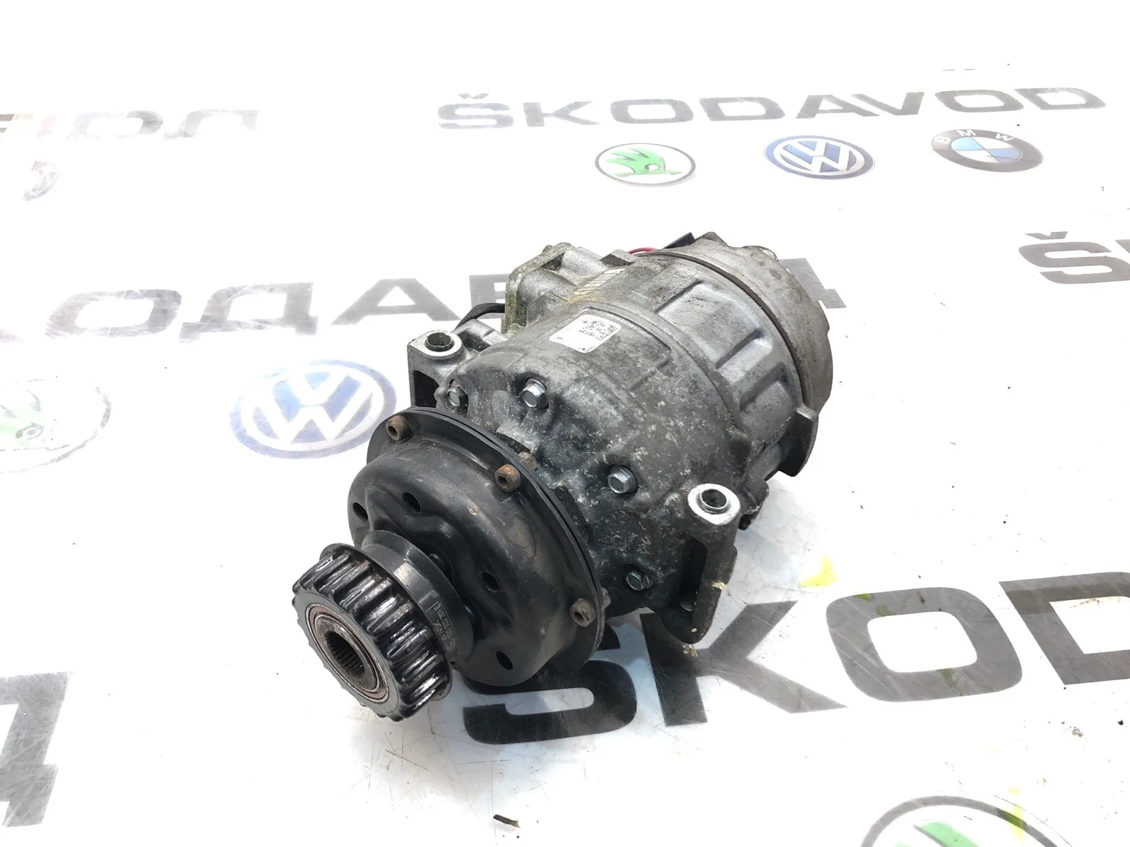 Компрессор кондиционера Volkswagen Transporter 2006 7H0820805H T5 2.5 BNZ