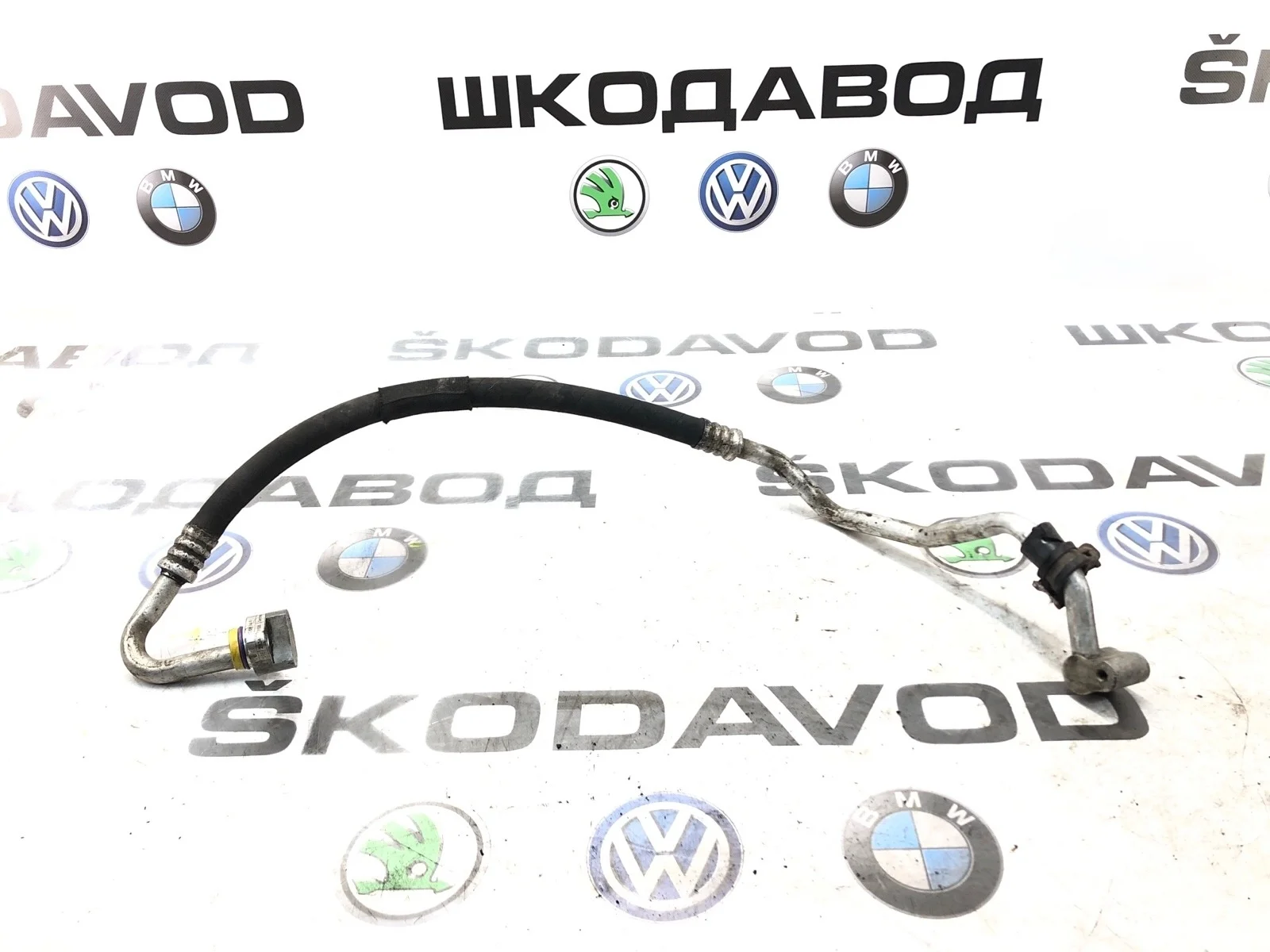 Трубка кондиционера толстая Volkswagen Transporter 2006 7H0820744R T5 2.5 BNZ