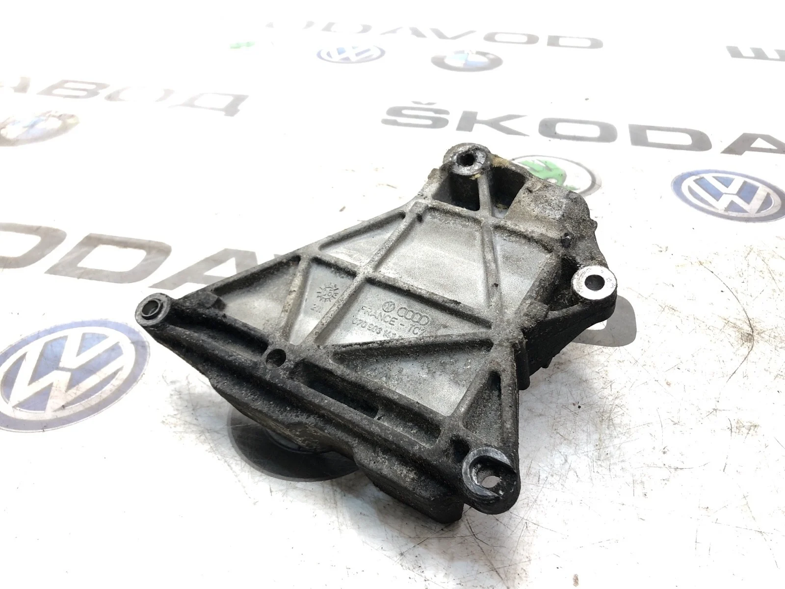 Кронштейн генератора Volkswagen Transporter 2006 070903143C T5 2.5 BNZ