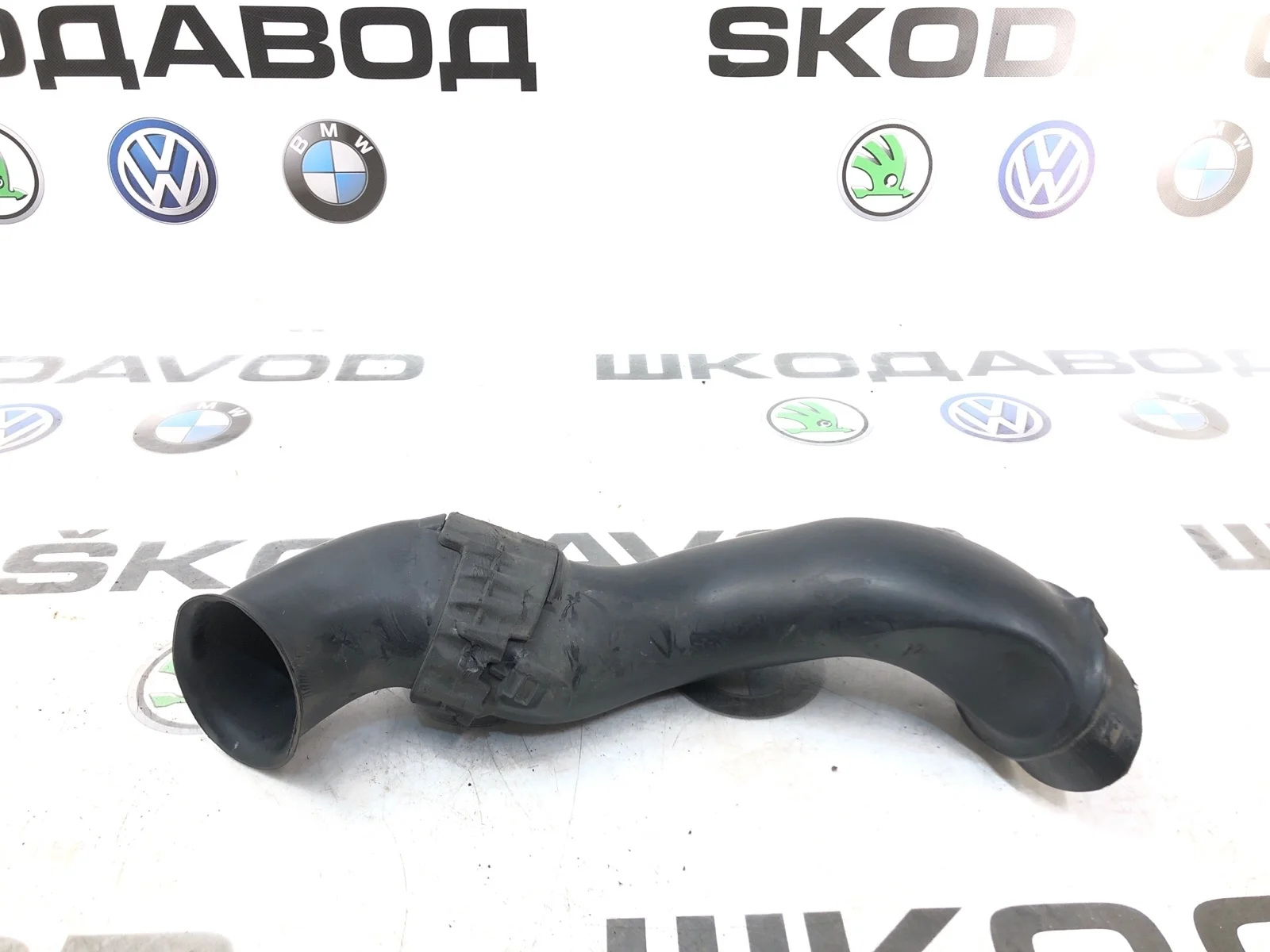 Патрубок воздушного фильтра Volkswagen Touareg 2014 7P6129609A 2 NF 3.0 CJMA