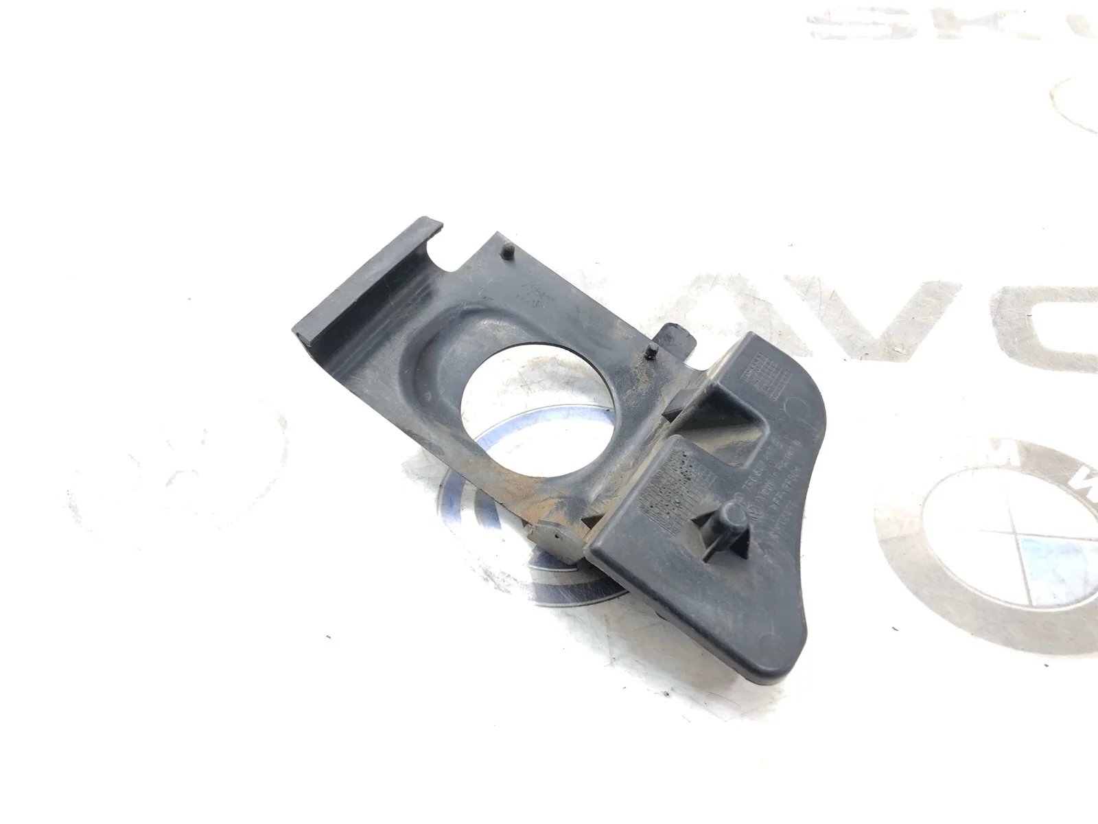 Кронштейн бампера Volkswagen Touareg 2014 7P6807879B 2 NF 3.0 CJMA, передний левый