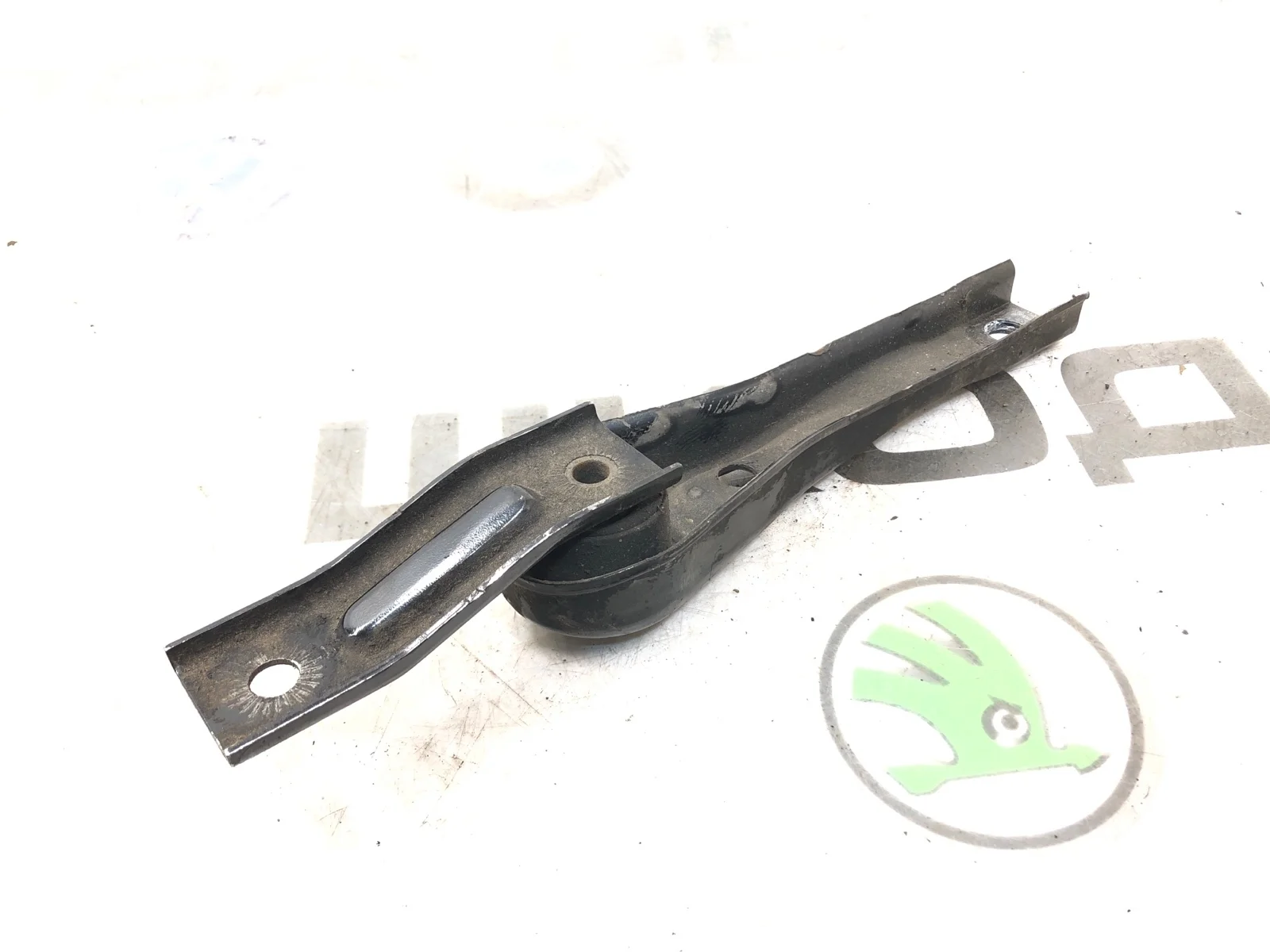 Кронштейн двигателя Skoda Octavia 2017 5Q0199855AC A7 (5E) 1.6 DDYA