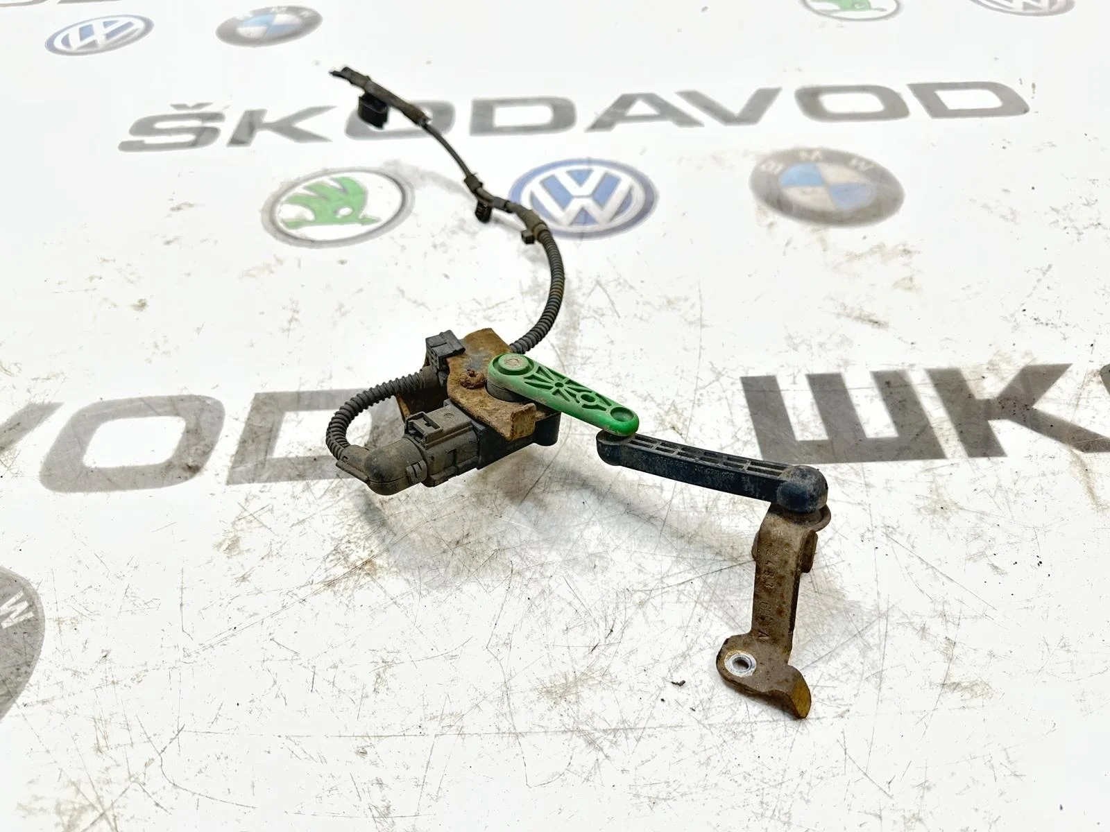 Датчик дорожного просвета Skoda Octavia RS 2014 5Q0412521C A7 (5E)