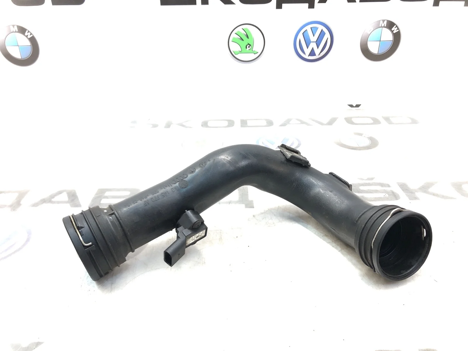 Патрубок интеркулера Volkswagen Passat 1K0145770AF