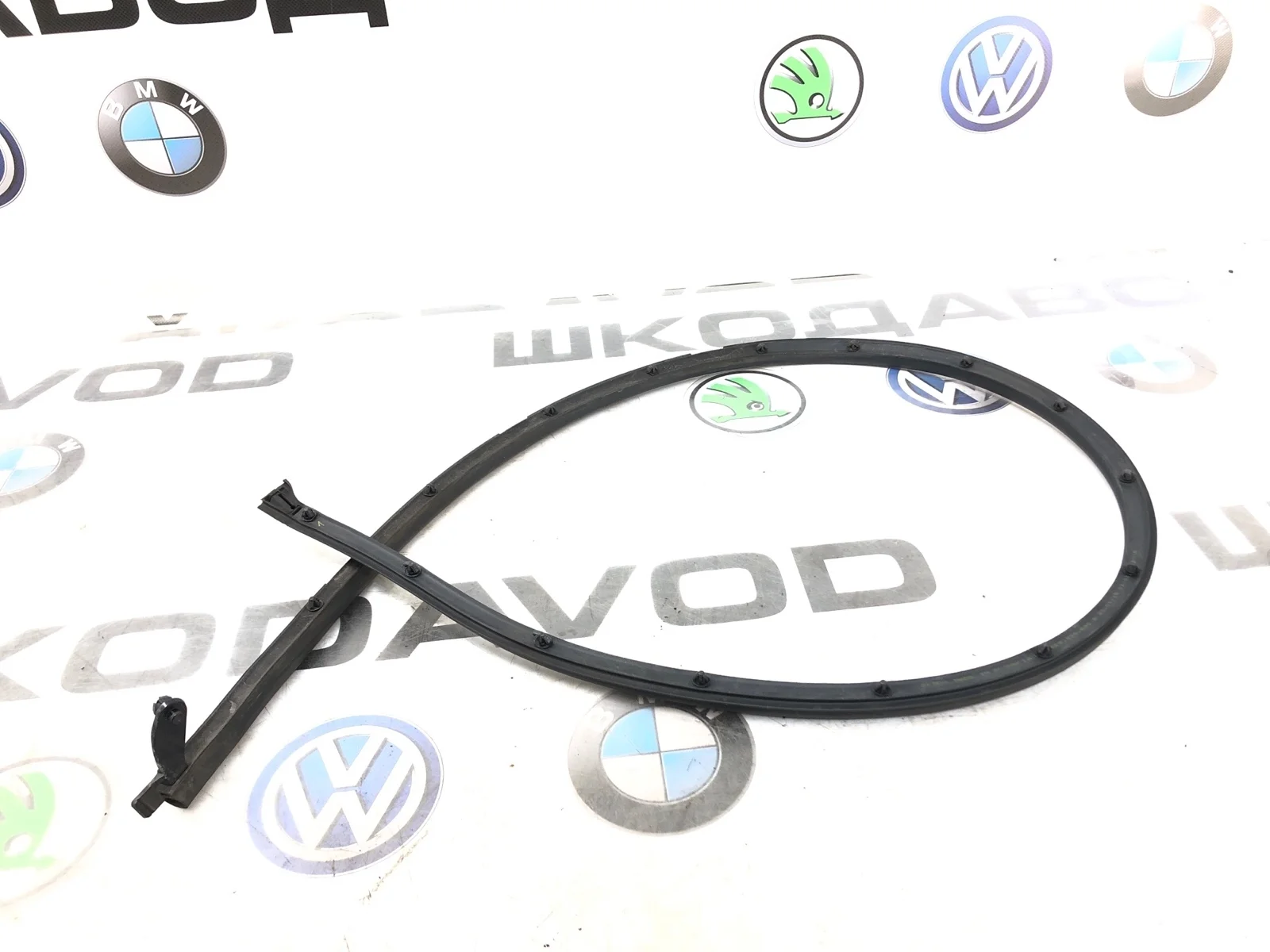 Уплотнитель двери Skoda Octavia 5E5839698B A7 (5E) 2.0 CKFC, задний правый