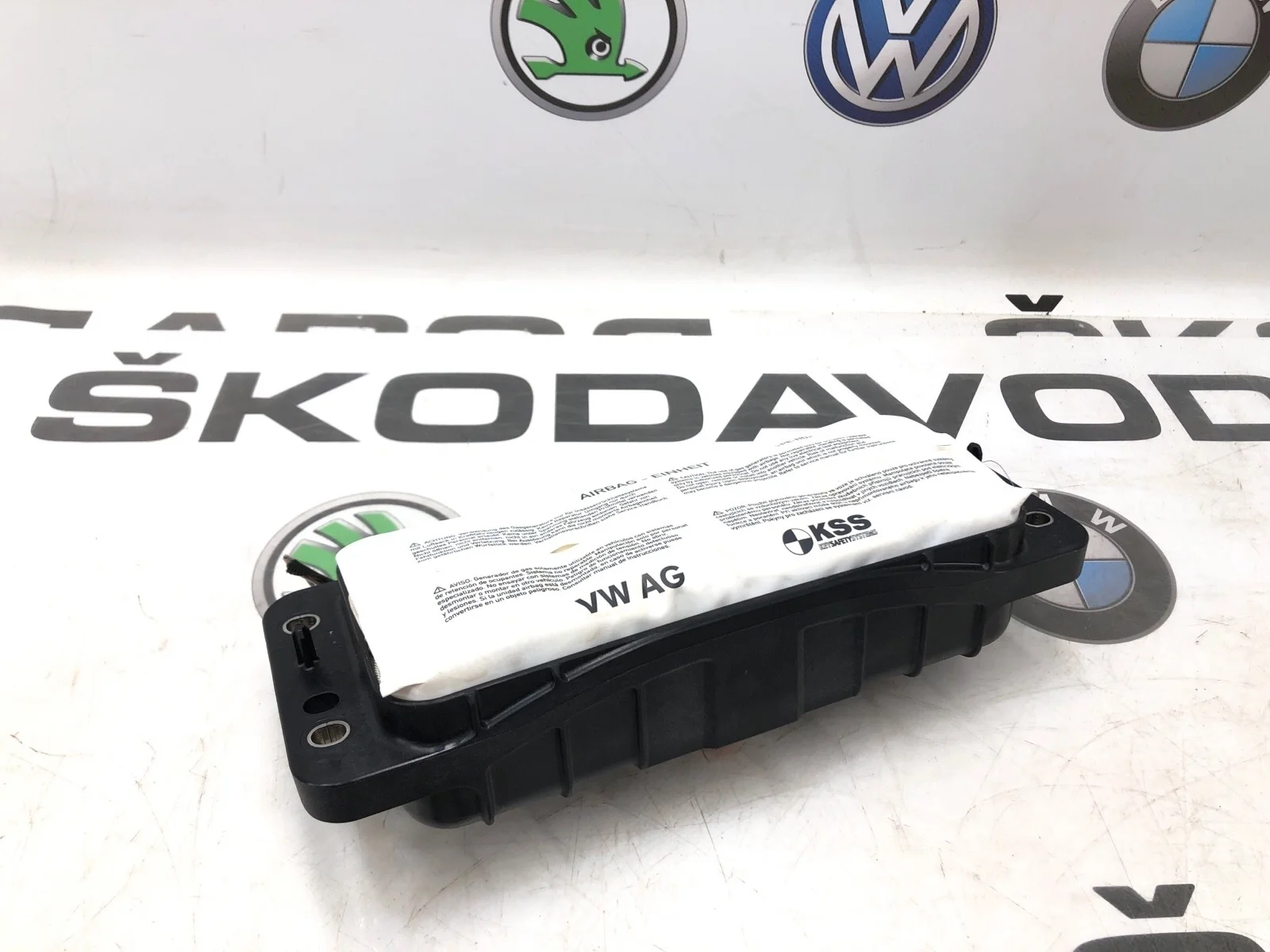 Подушка безопасности пассажира Skoda Octavia 8V0880204E A7 (5E) 2.0 CKFC