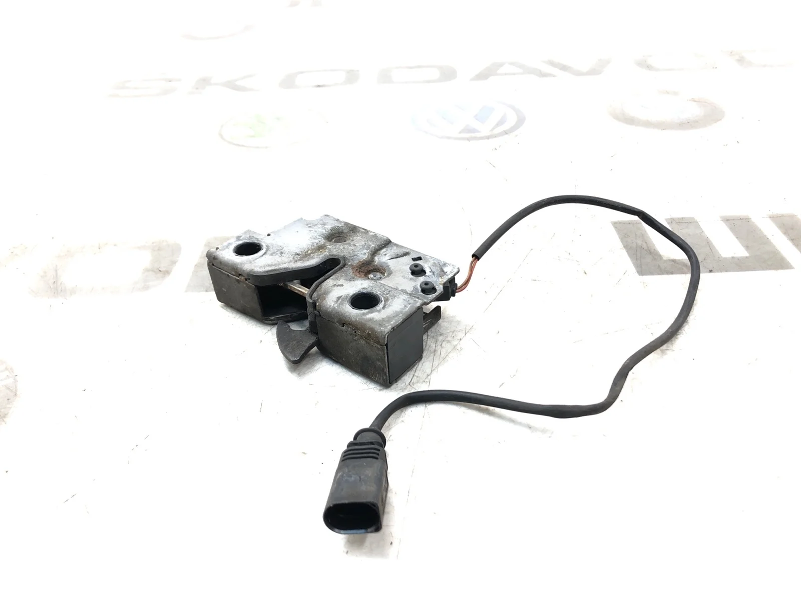 Замок капота Skoda Octavia 5E0823509B A7 (5E) 2.0 CKFC