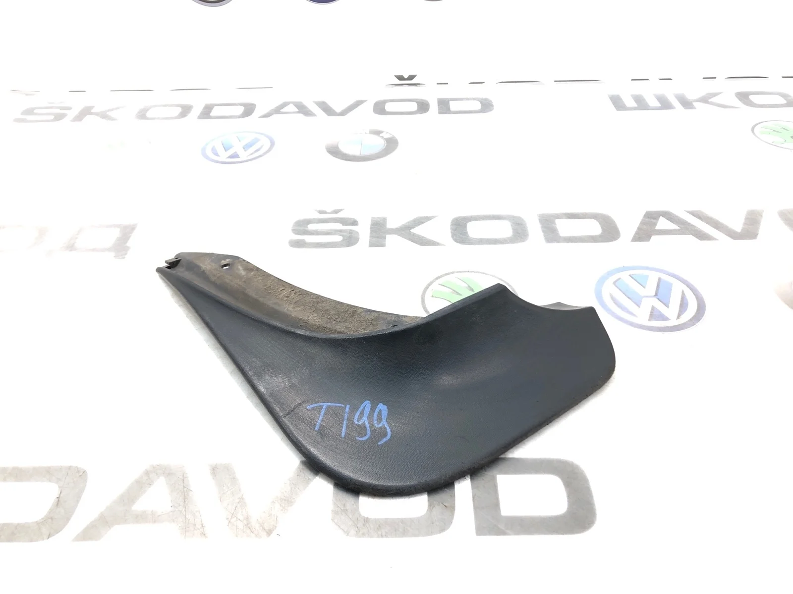 Брызговик Skoda Octavia 5E08218219B9 A7 (5E) 2.0 CKFC, задний левый