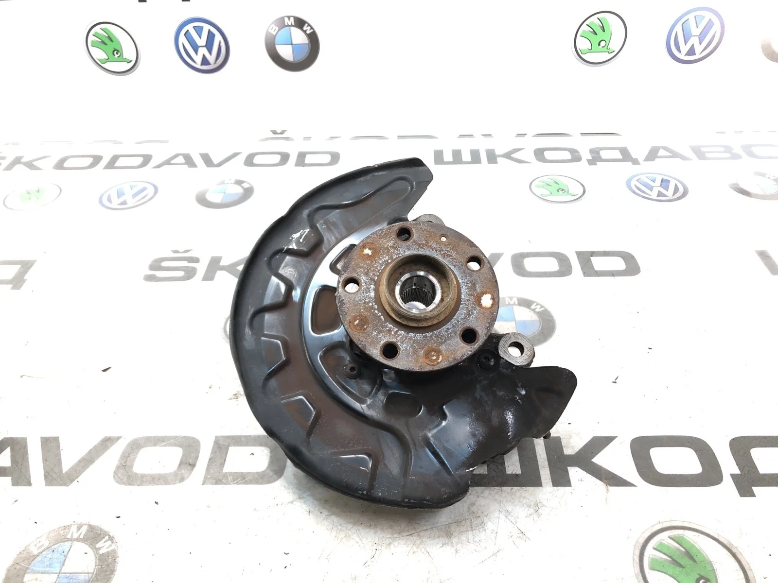 Кулак поворотный Skoda Octavia 5Q0407256Q A7 (5E) 2.0 CKFC, передний правый