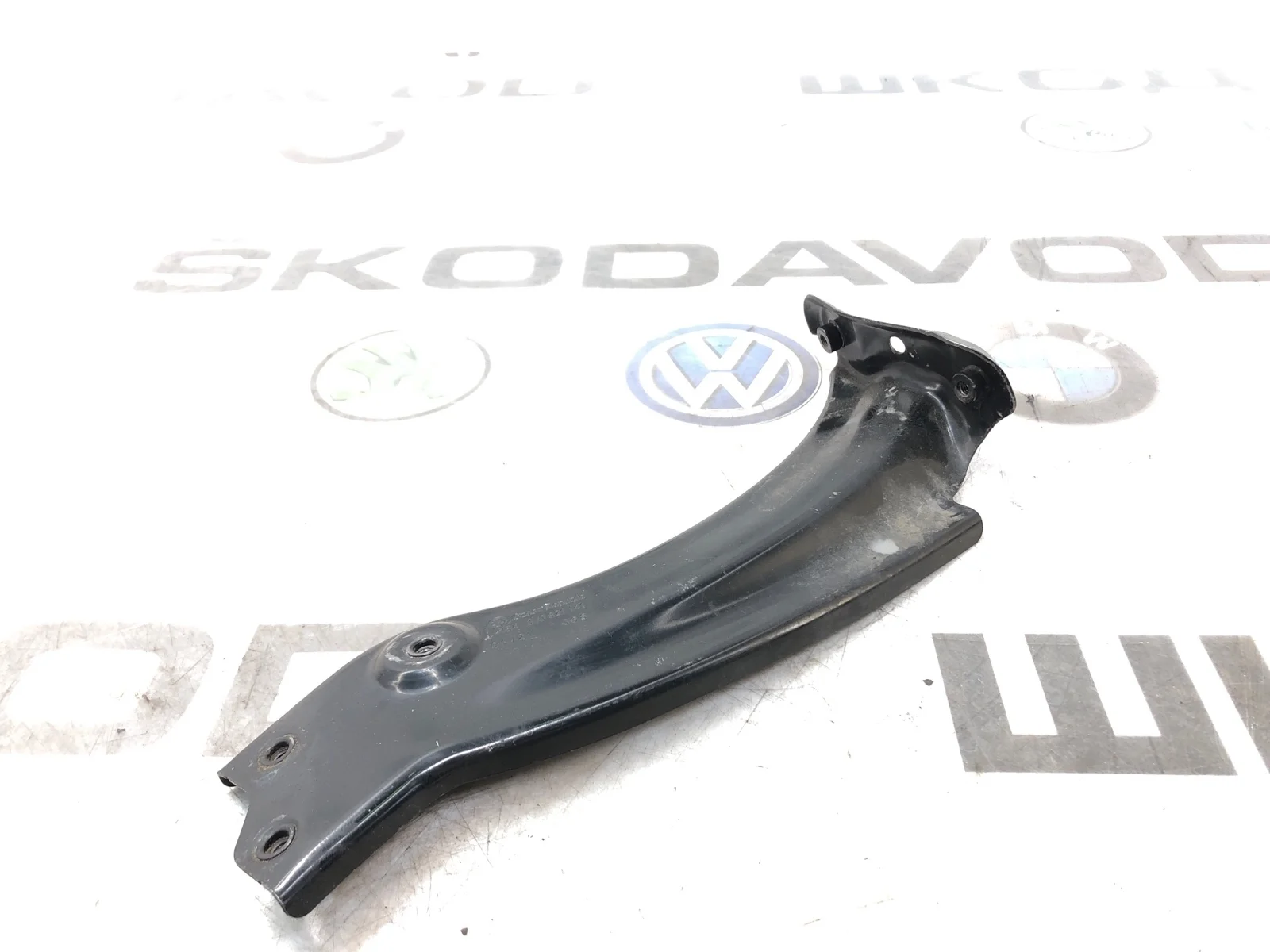 Кронштейн крыла Skoda Superb 2016 3V0821141 3 (3V) 2.0 CRLB, передний левый
