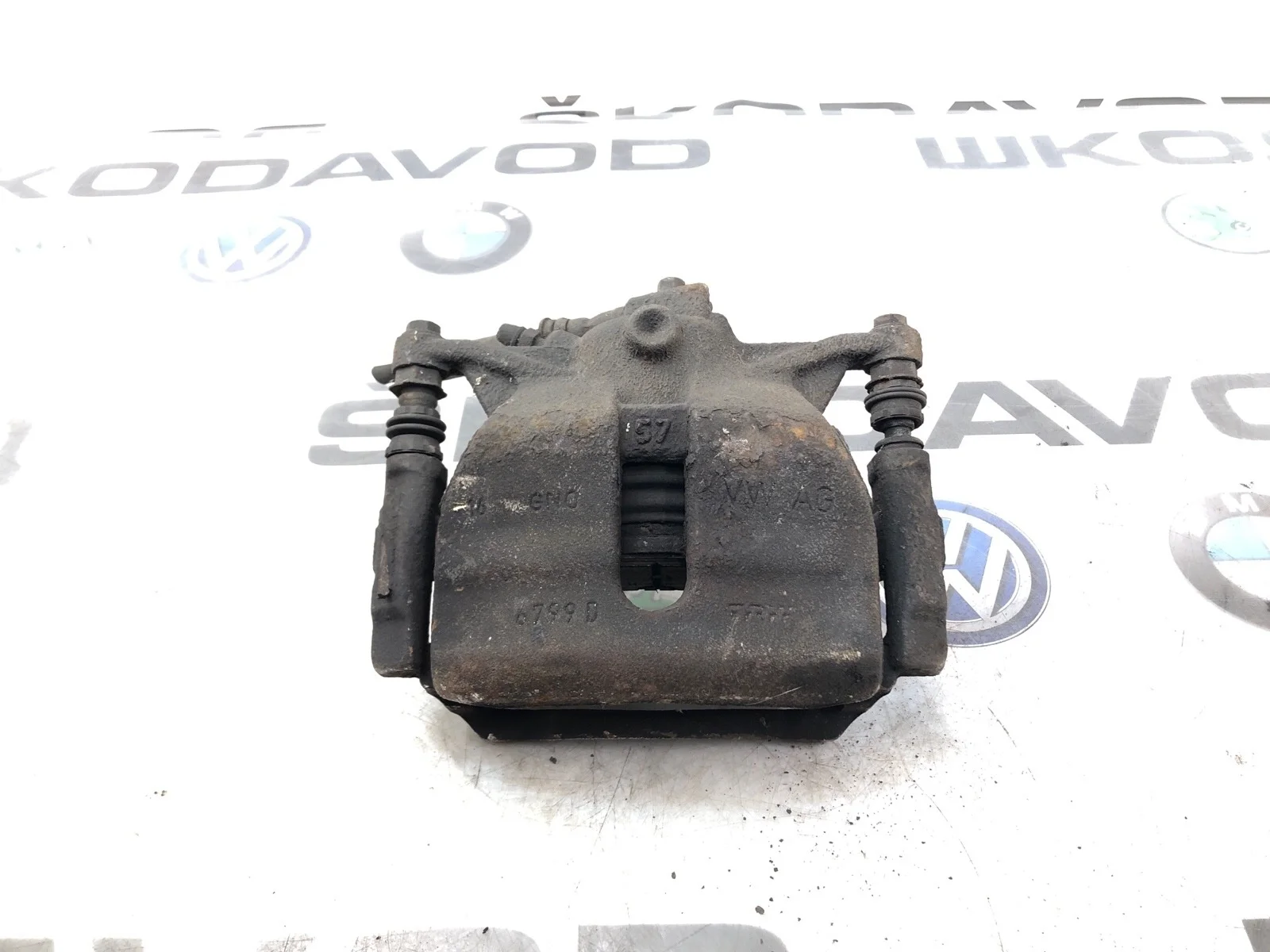 Суппорт тормозной Skoda Superb 2016 8V0615124D 3 (3V) 2.0 CRLB, передний правый