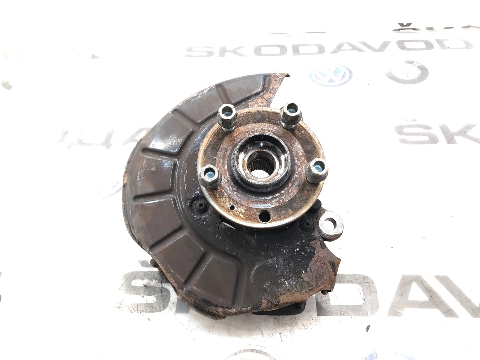 Кулак поворотный Skoda Yeti 2014 1K0407256AA 5L 2.0 CFHC, передний правый