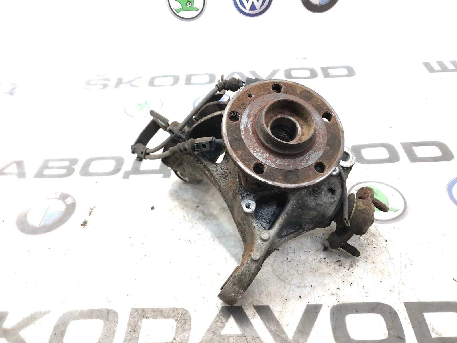 Кулак поворотный Skoda Octavia RS 2014 5Q0407254A A7 (5E), передний правый