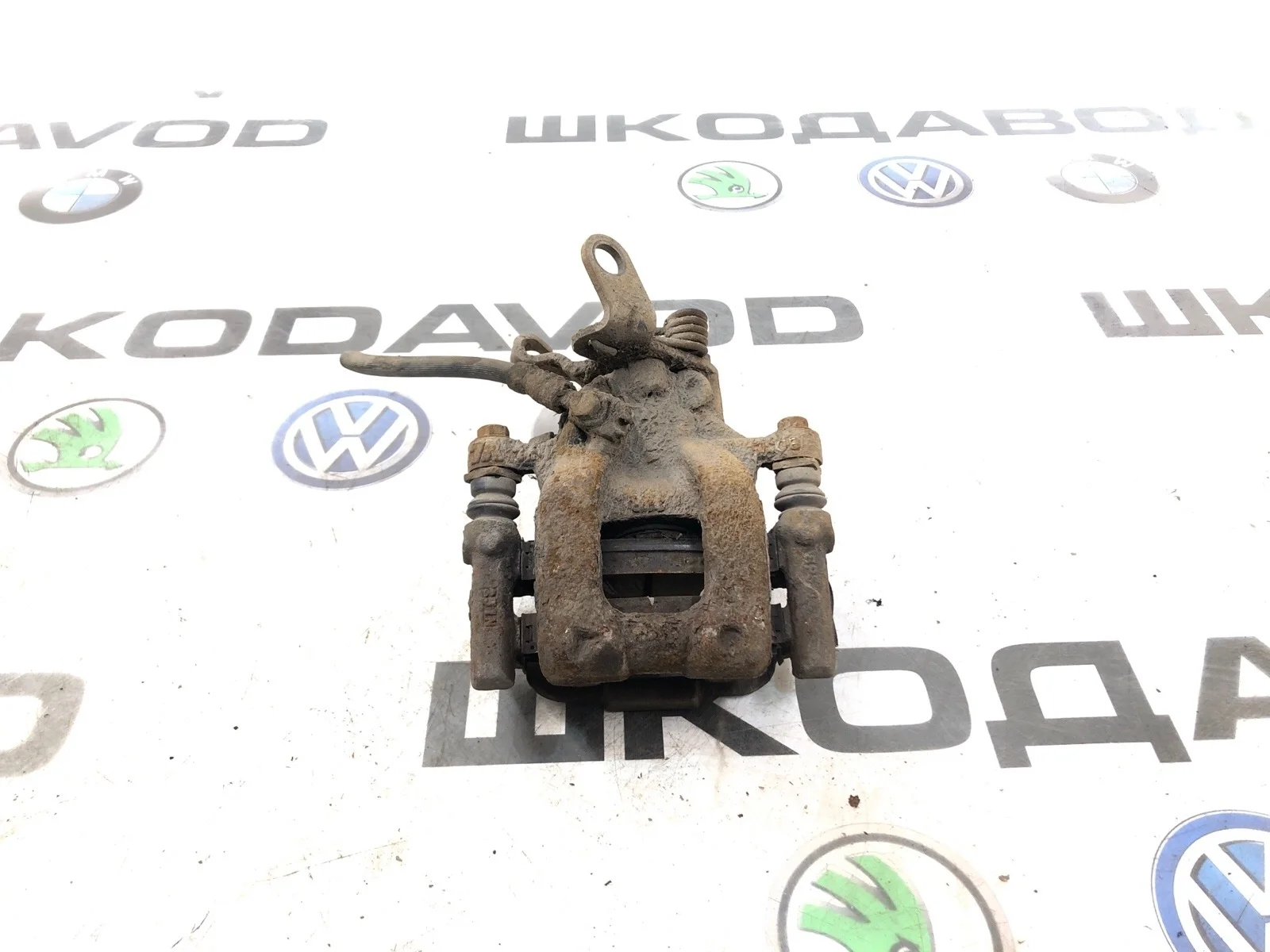 Суппорт тормозной Skoda Octavia Scout 2011 5K0615424 A5 (1Z) 2.0 CFHC, задний правый