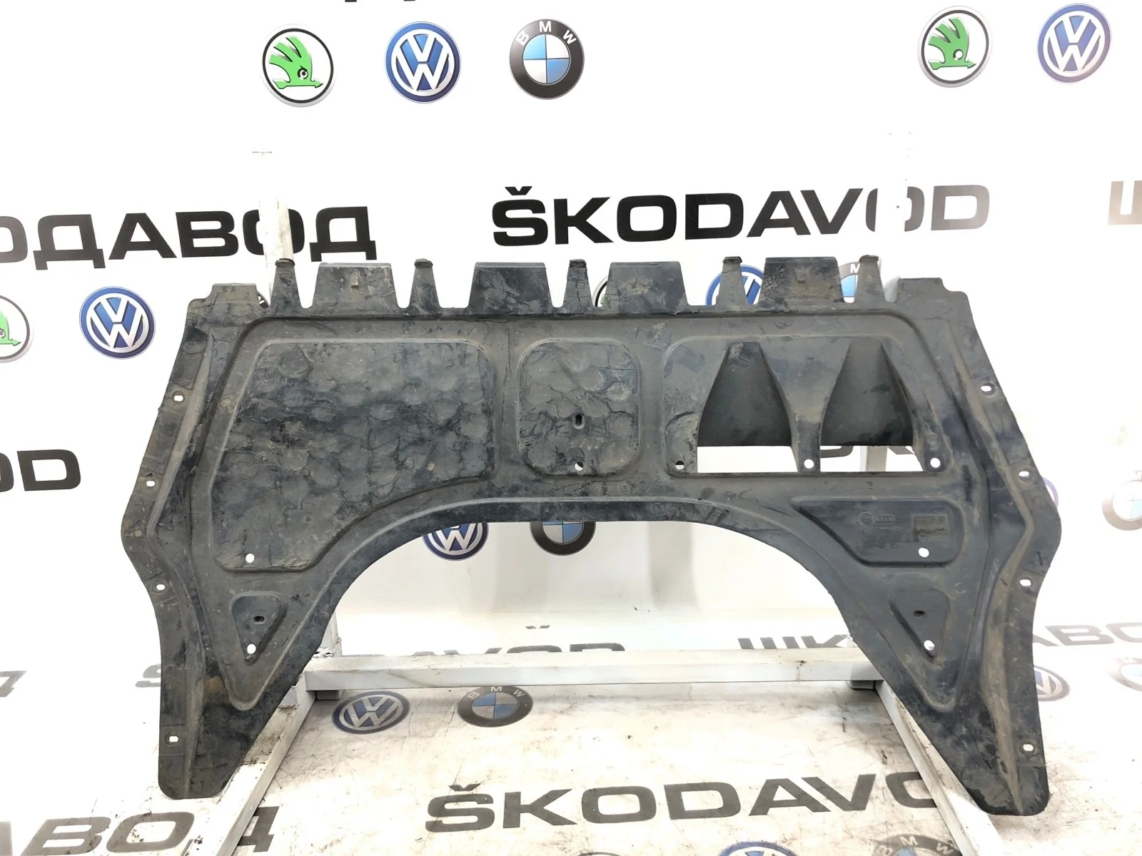 Пыльник двигателя Skoda Octavia 2011 1K0825237J A5 (1Z) 1.8 CDAB