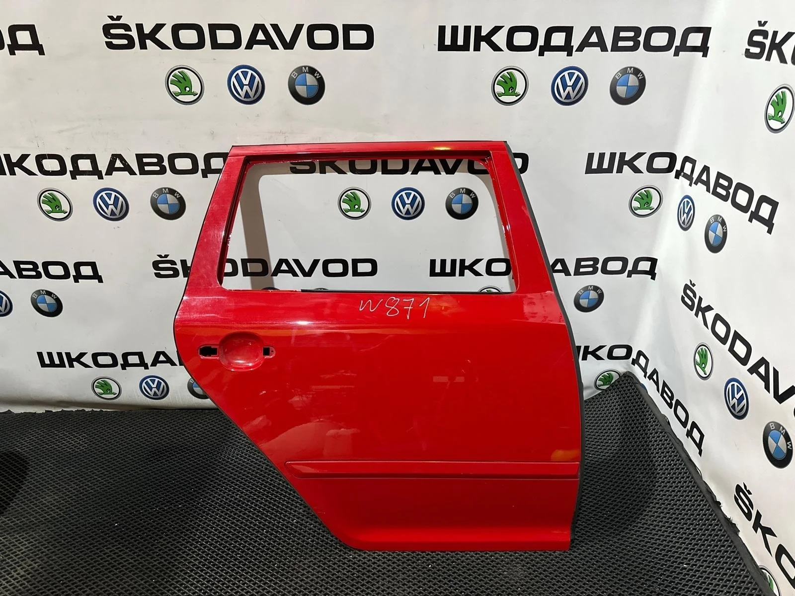 Дверь Skoda Octavia 2011 1Z9833056 A5 (1Z) 1.8 CDAB, задняя правая