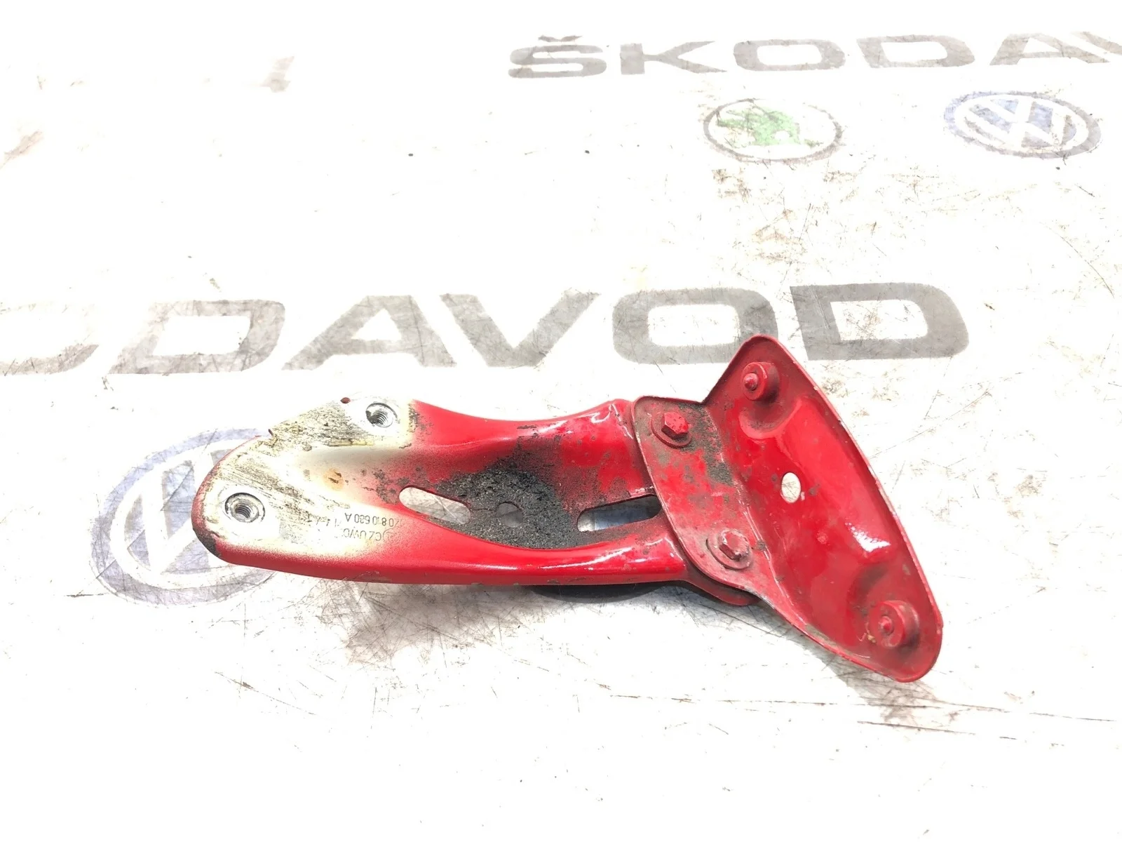 Кронштейн крыла Skoda Octavia 2011 1Z0821142A A5 (1Z) 1.8 CDAB, передний правый