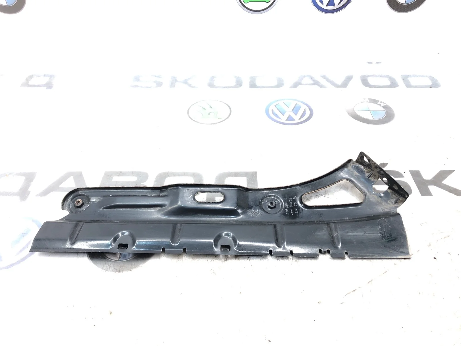 Кронштейн бампера Skoda Octavia 2011 1Z5807147A A5 (1Z) 1.6 BSE, задний левый