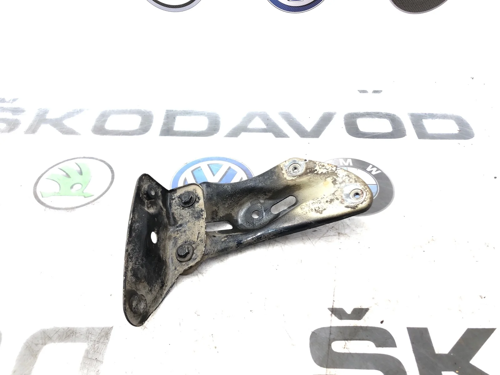 Кронштейн крыла Skoda Octavia Scout 2011 1Z0821141A A5 (1Z) 2.0 CFHC, передний левый