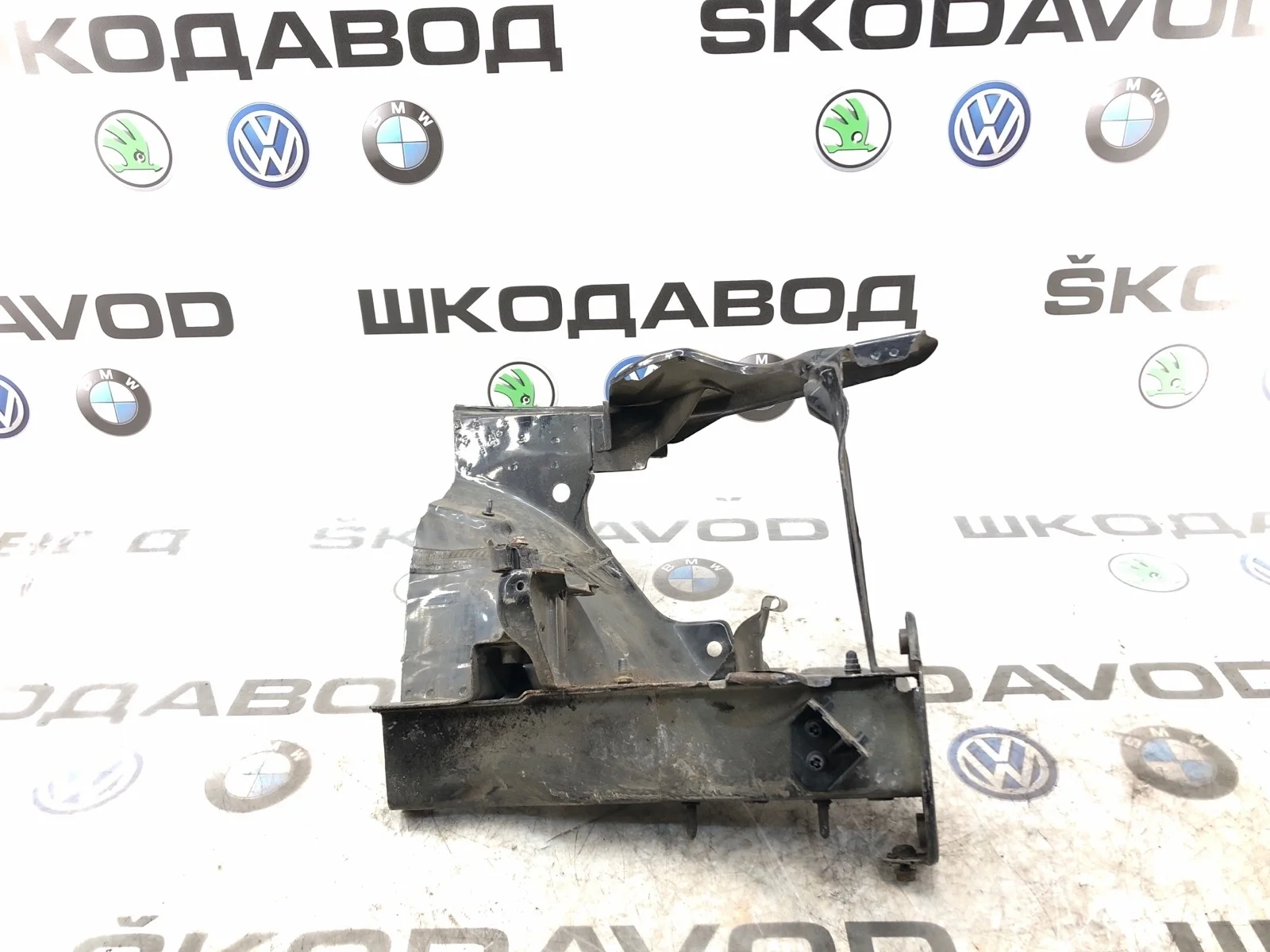 Лонжерон Skoda Octavia Scout 2011 1Z0810365A A5 (1Z) 2.0 CFHC, передний левый